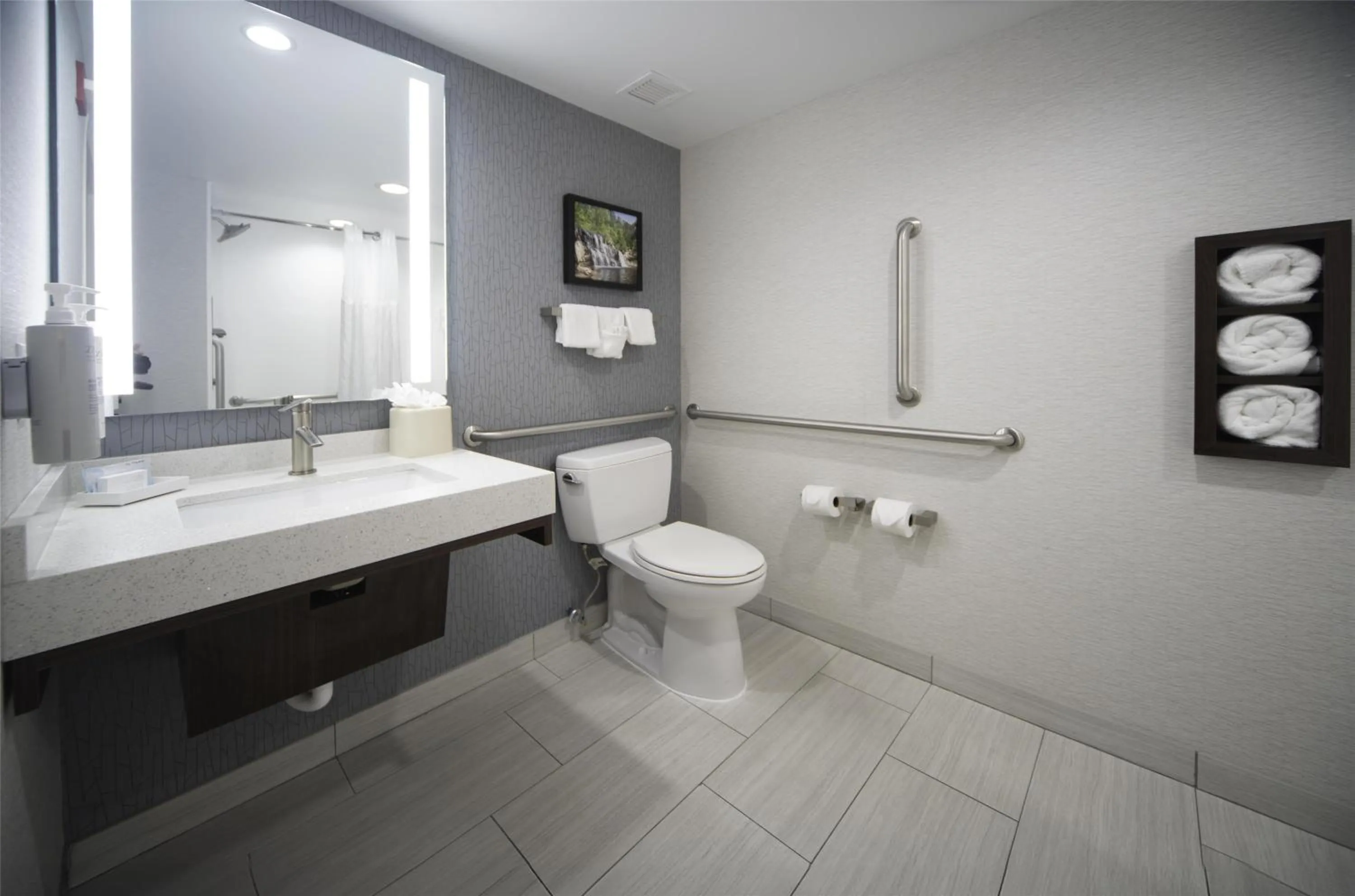 Bathroom in Hilton Garden Inn Fayetteville/Fort Bragg