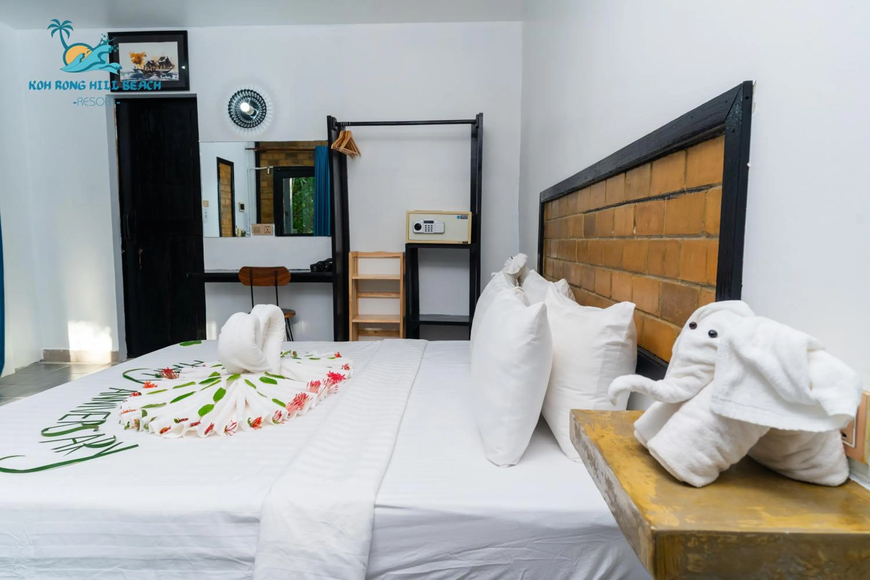 Photo of the whole room, Bed in Koh Rong Hill Beach Resort