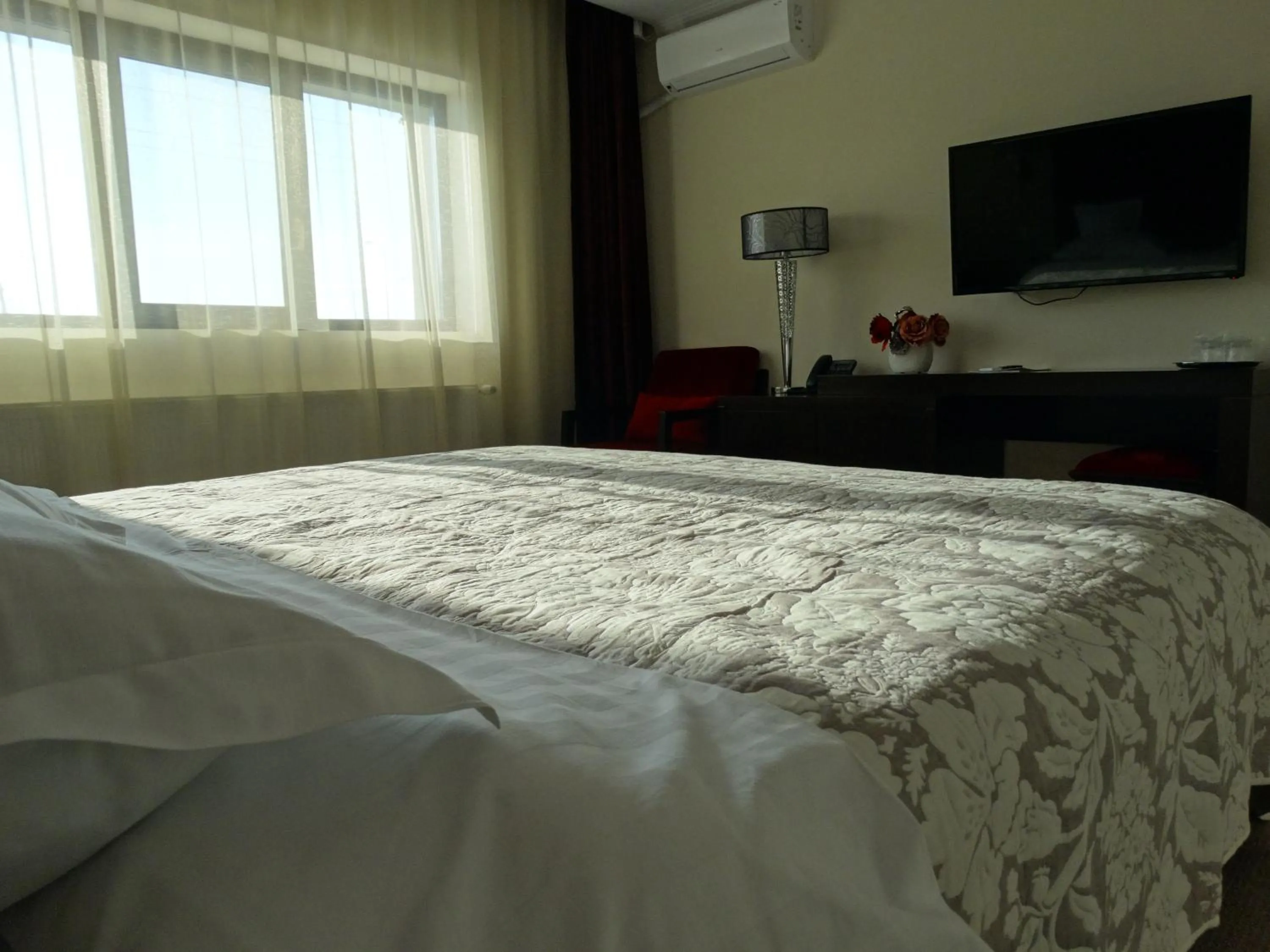 Bed in Hotel Terra Iasi