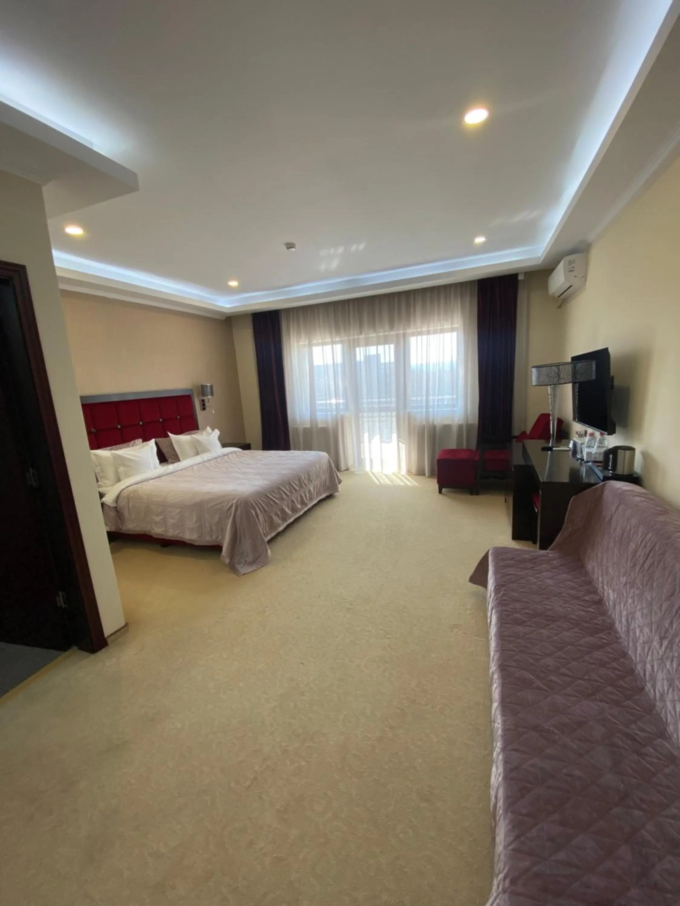 Bed in Hotel Terra Iasi