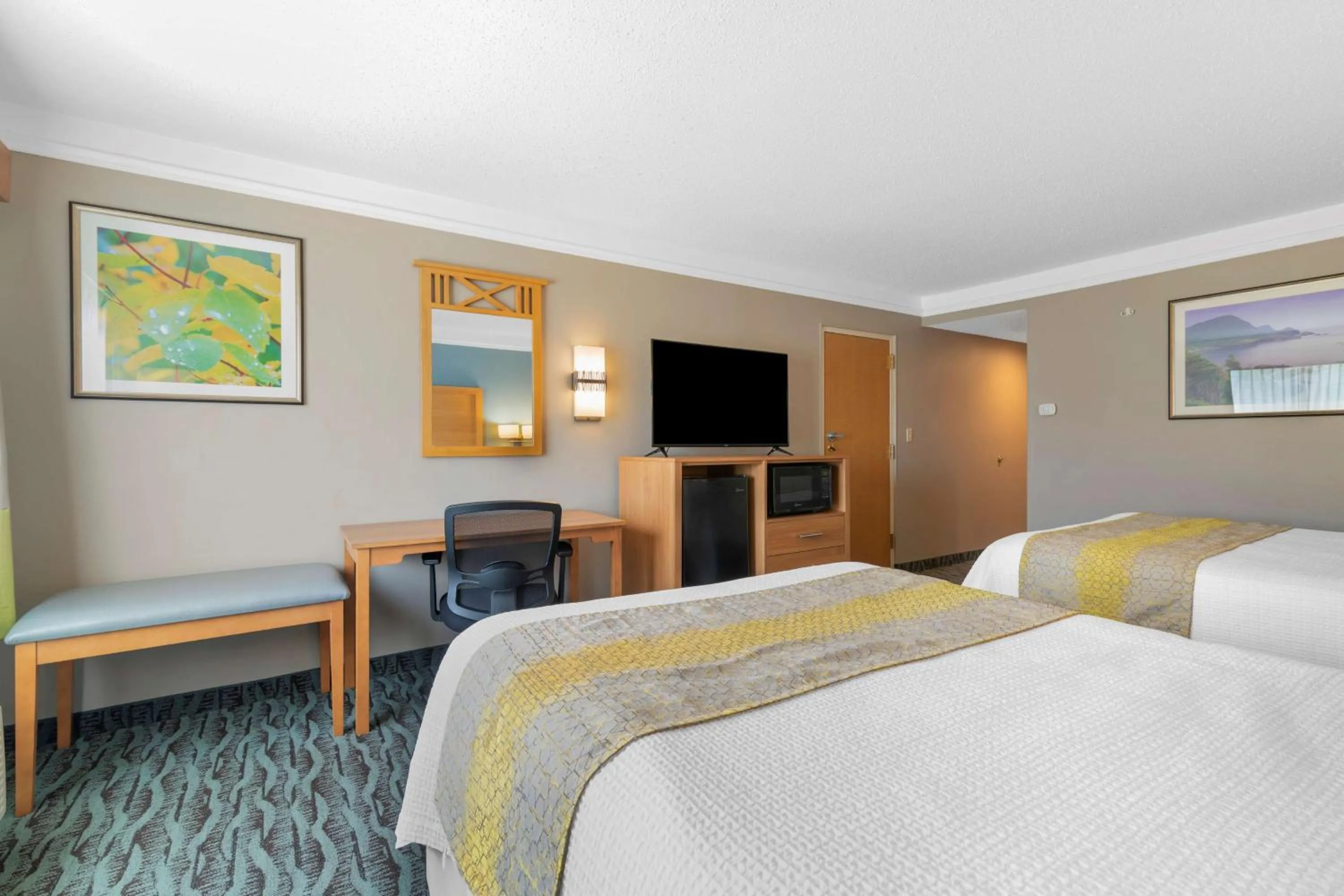 Bedroom, Bed in Best Western PLUS Executive Court Inn & Conference Center