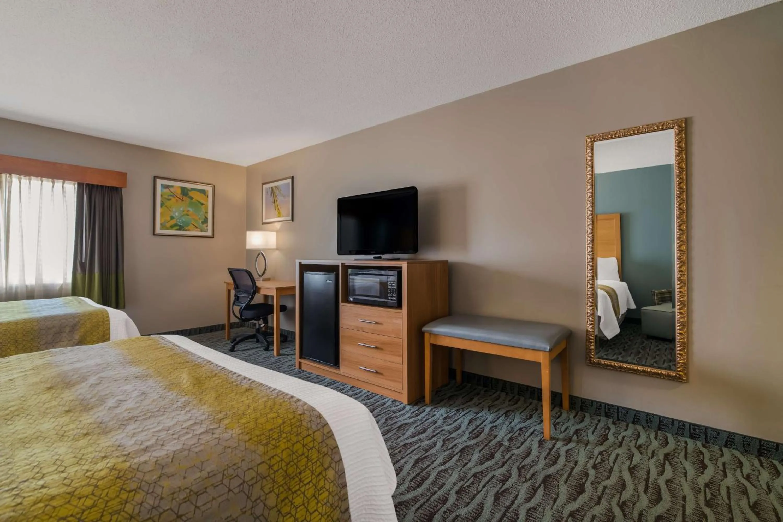 Bedroom, Bed in Best Western PLUS Executive Court Inn & Conference Center