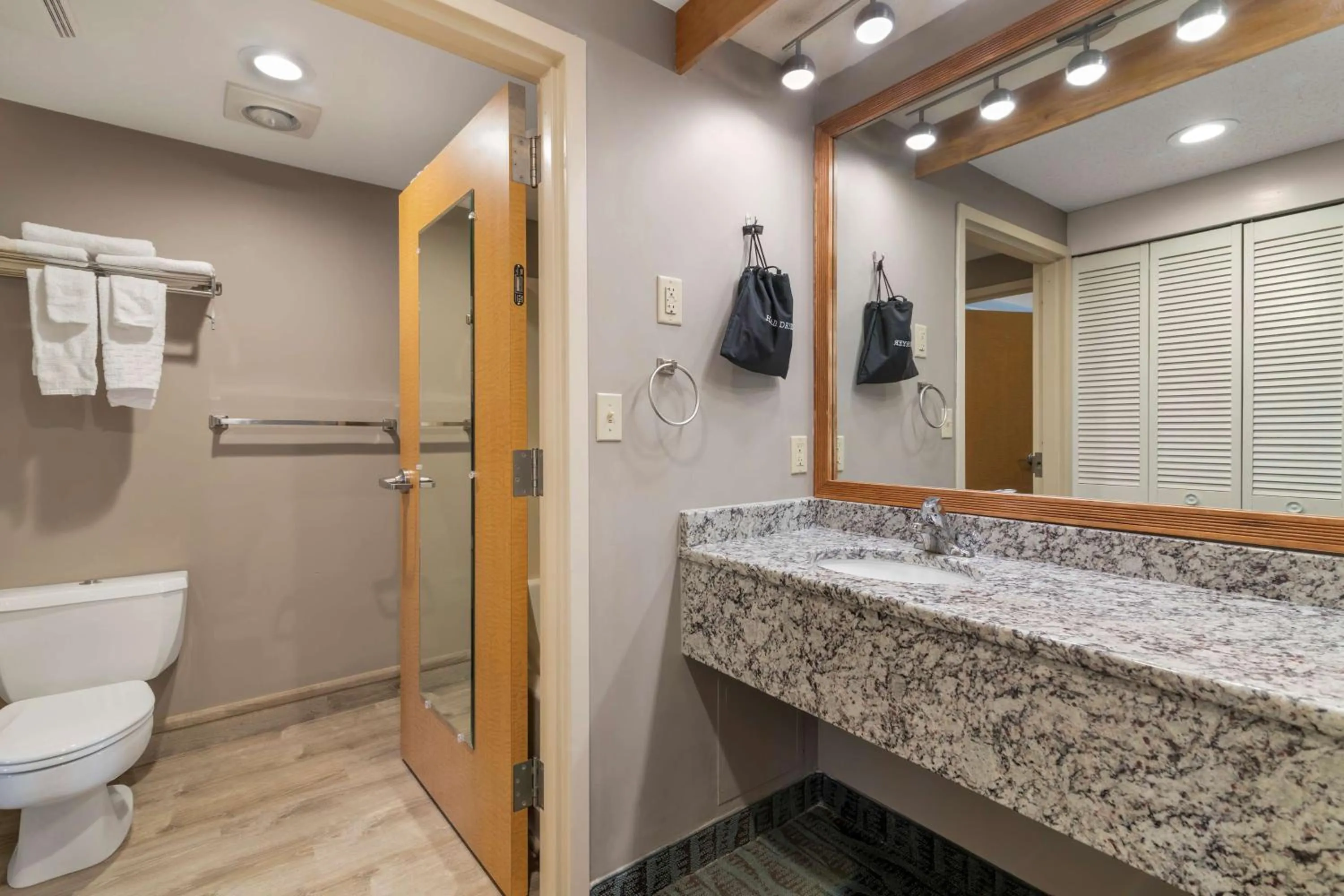 Bathroom in Best Western PLUS Executive Court Inn & Conference Center