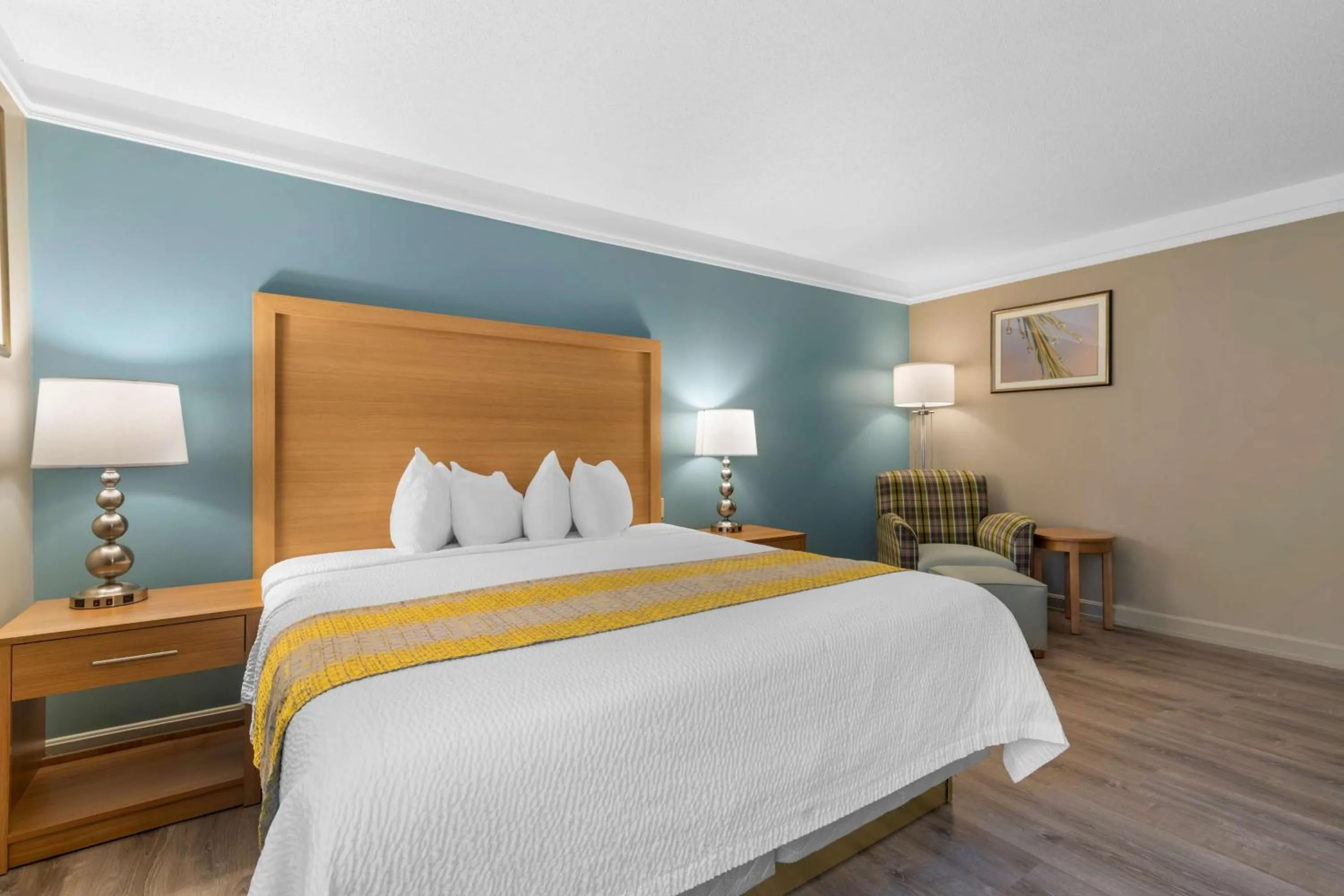 Bedroom, Bed in Best Western PLUS Executive Court Inn & Conference Center