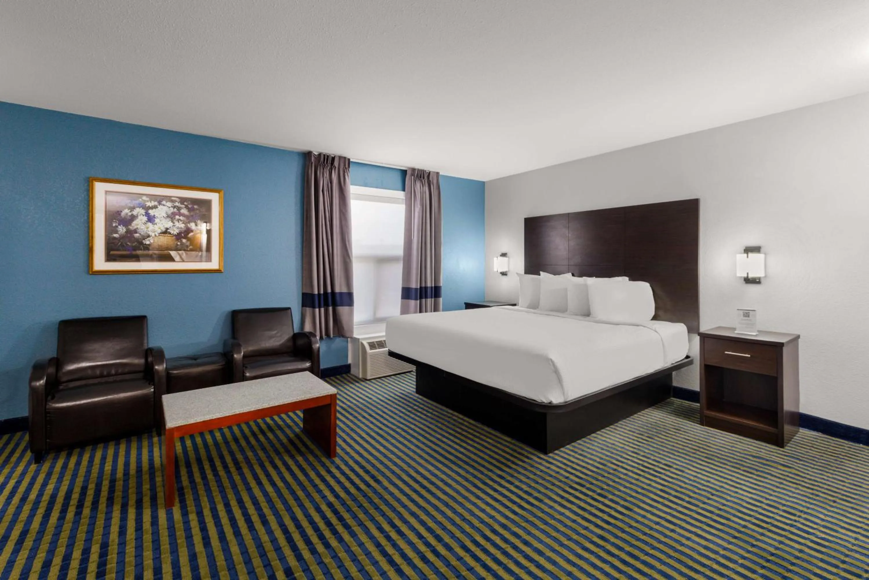 Bed in SureStay Plus by Best Western Brooks