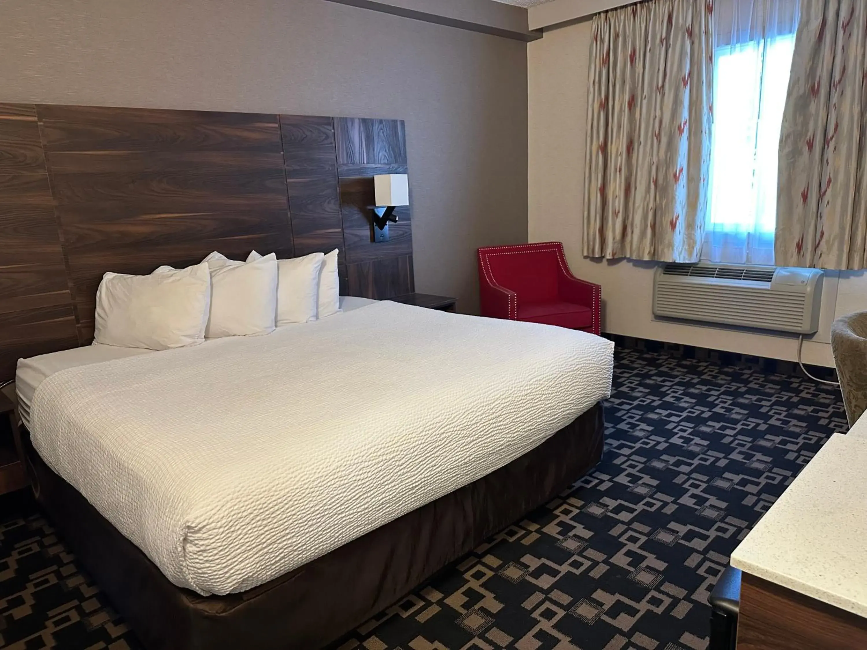 Queen Room - Non-Smoking in Baymont by Wyndham Medicine Hat Queen Room - Non-Smoking in Baymont by Wyndham Medicine Hat