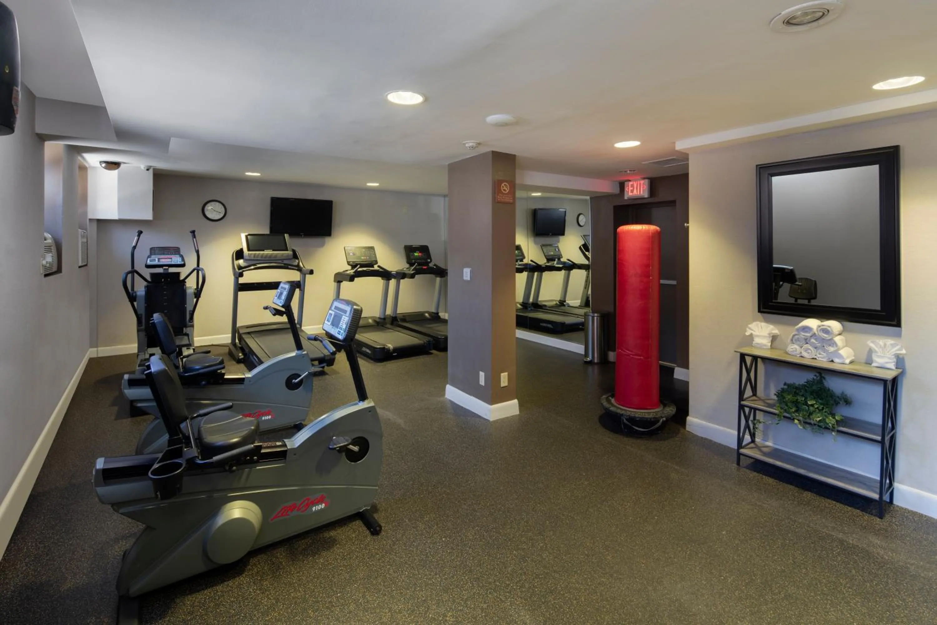 Fitness centre/facilities in Ramada by Wyndham Jersey City