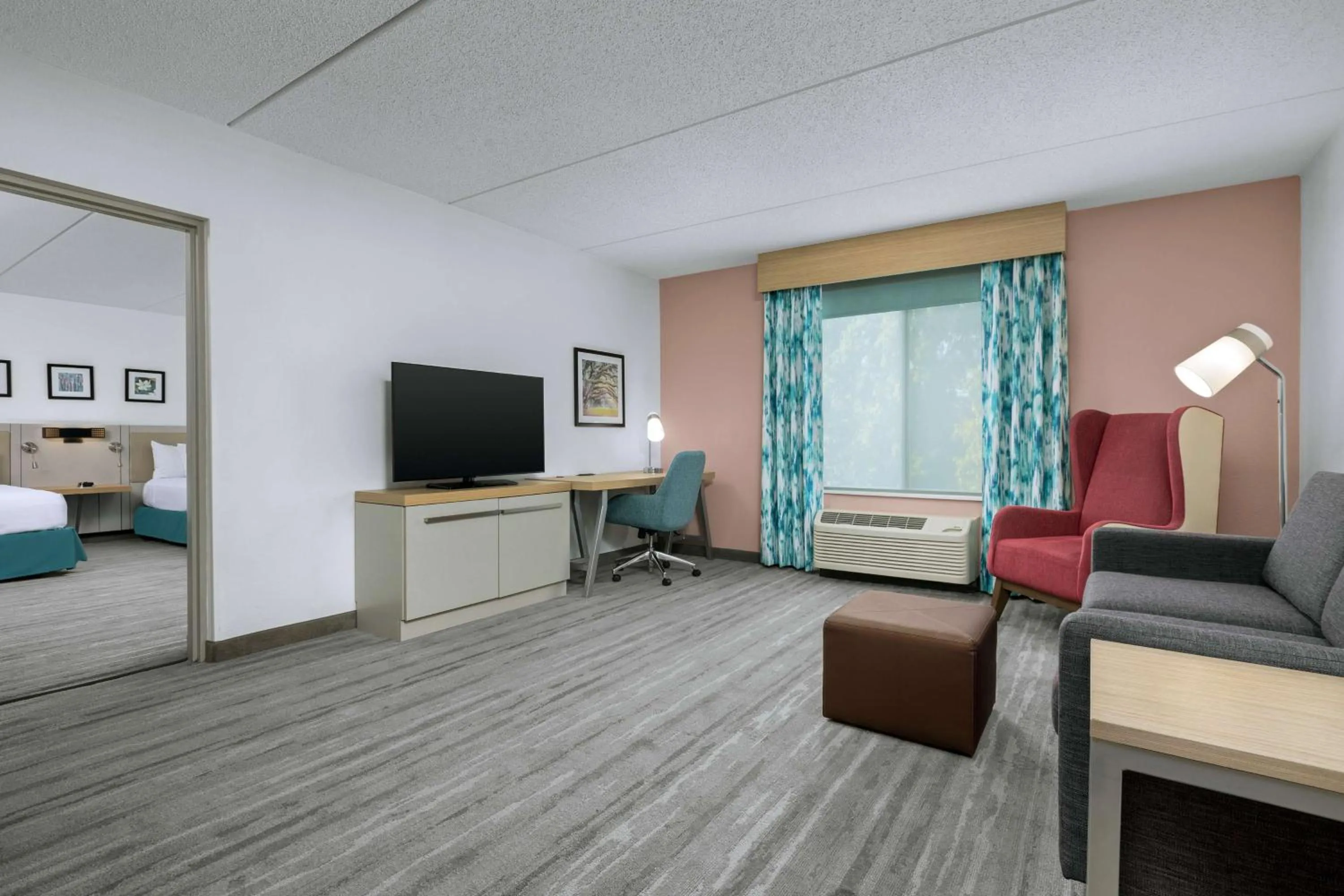 Bedroom, Bed in Hilton Garden Inn Greensboro