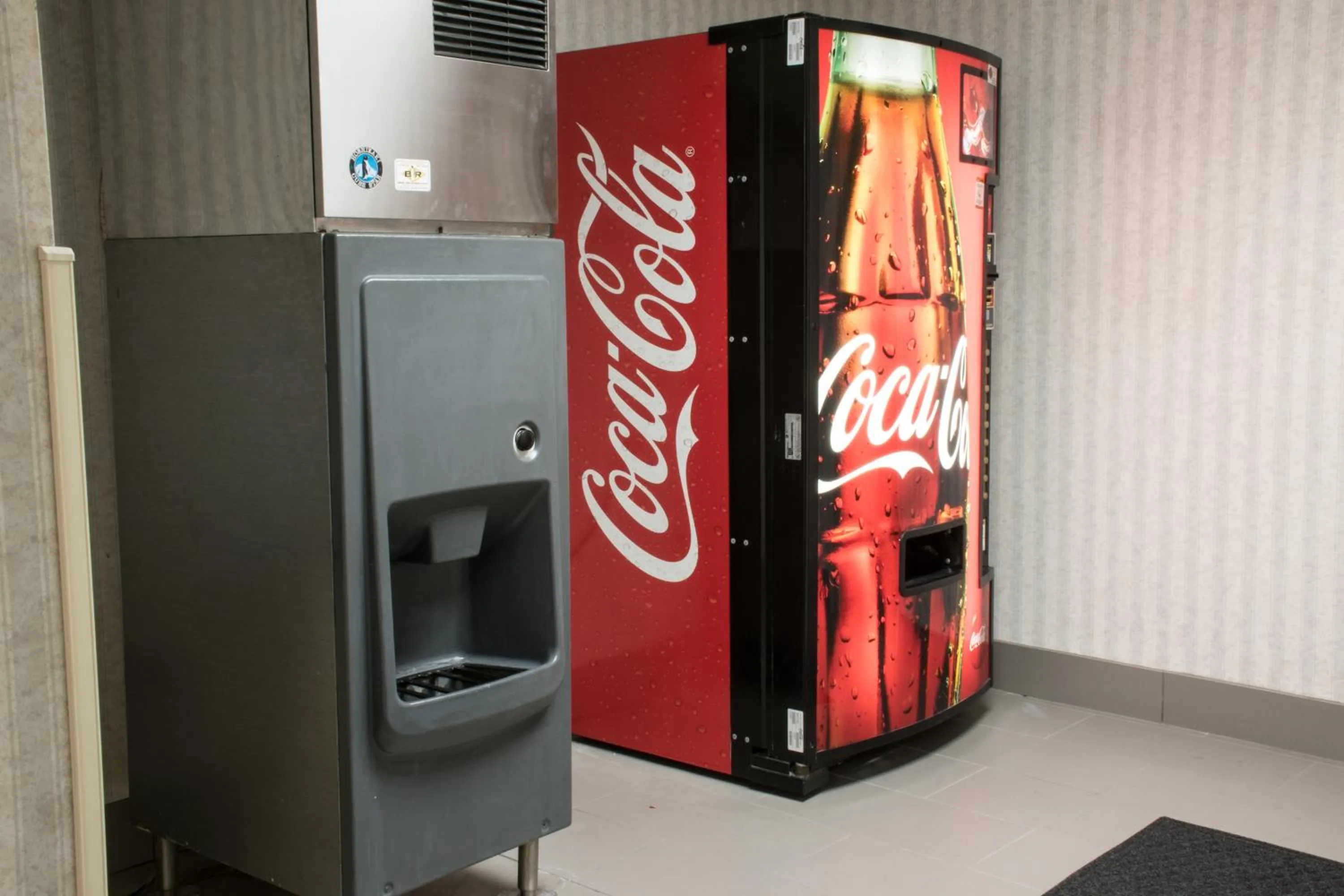 Food and drinks in Greenstay Hotel & Suites Central