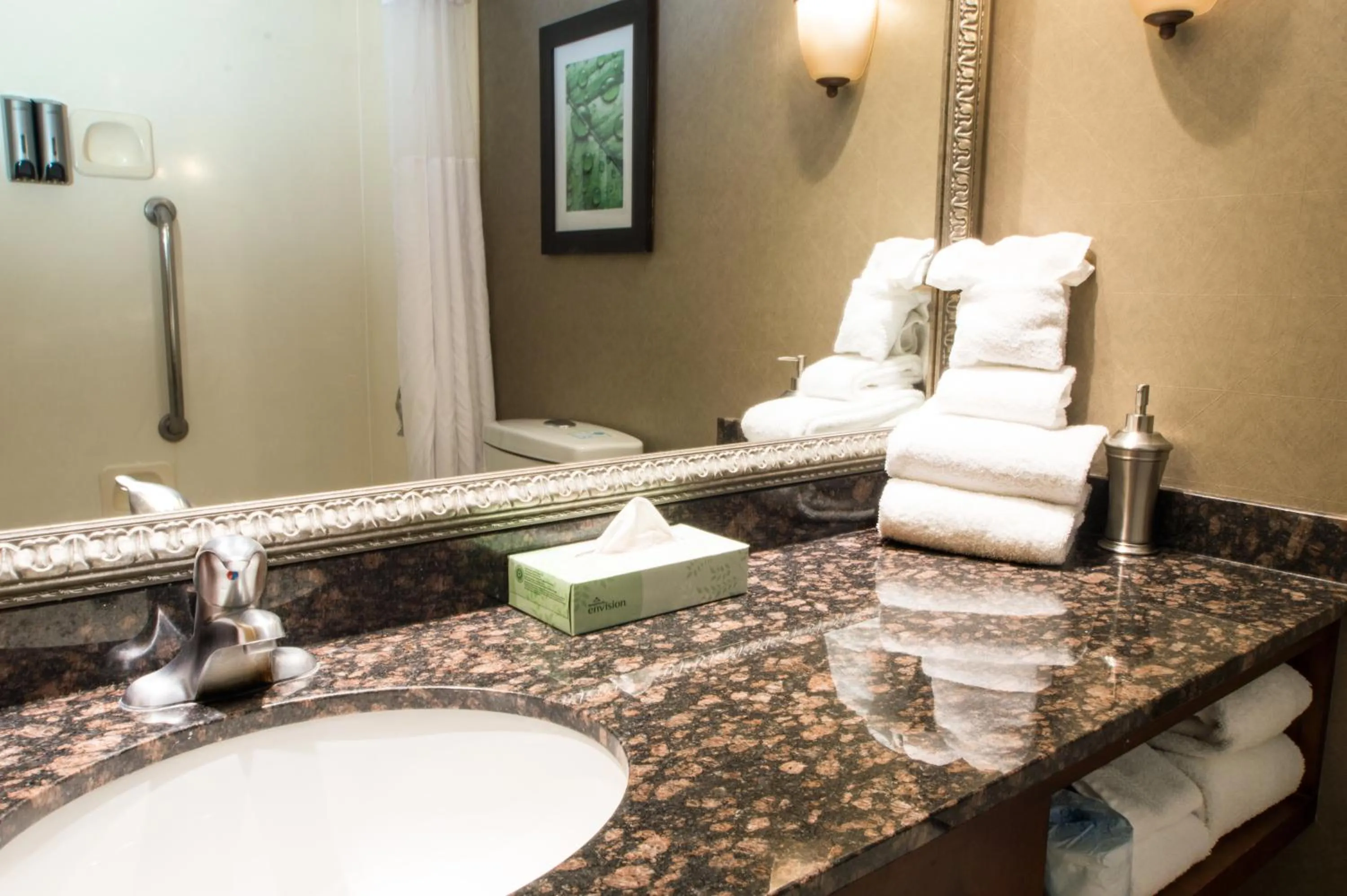 Bathroom in Greenstay Hotel & Suites Central