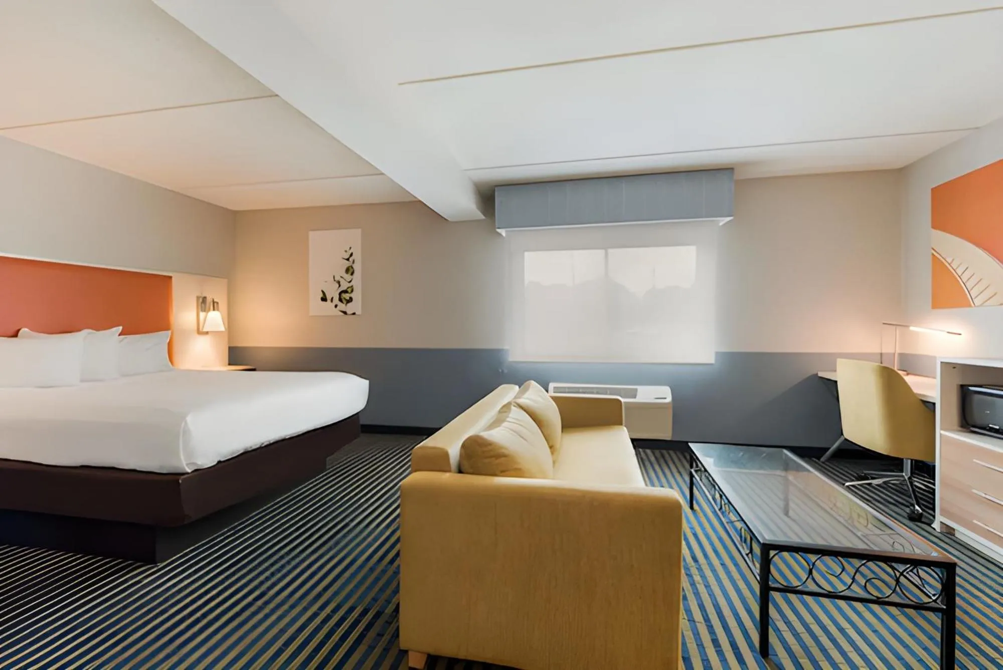 Bedroom, Bed in Best Western Burlington Inn