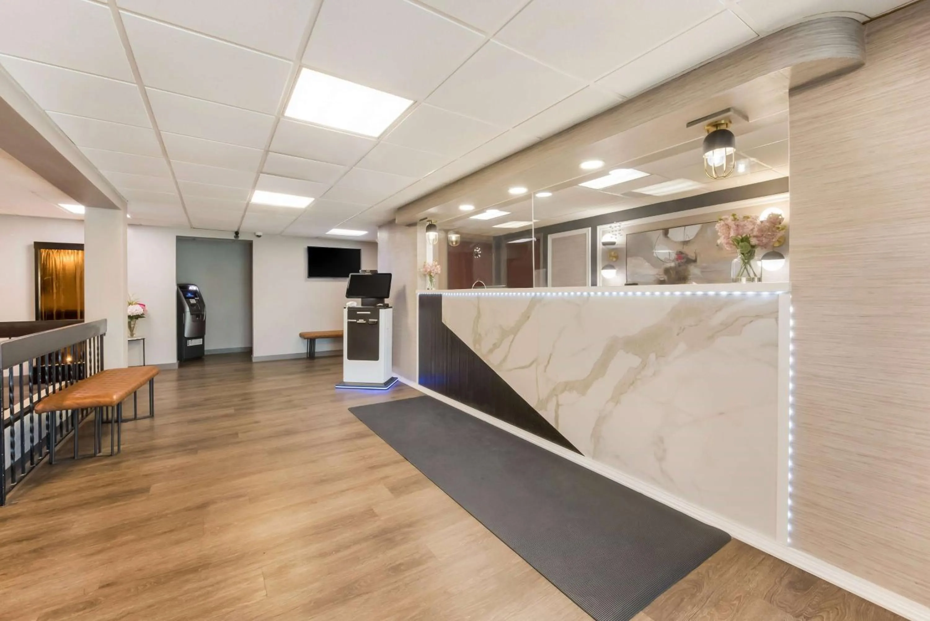 Lobby or reception in Best Western Burlington Inn