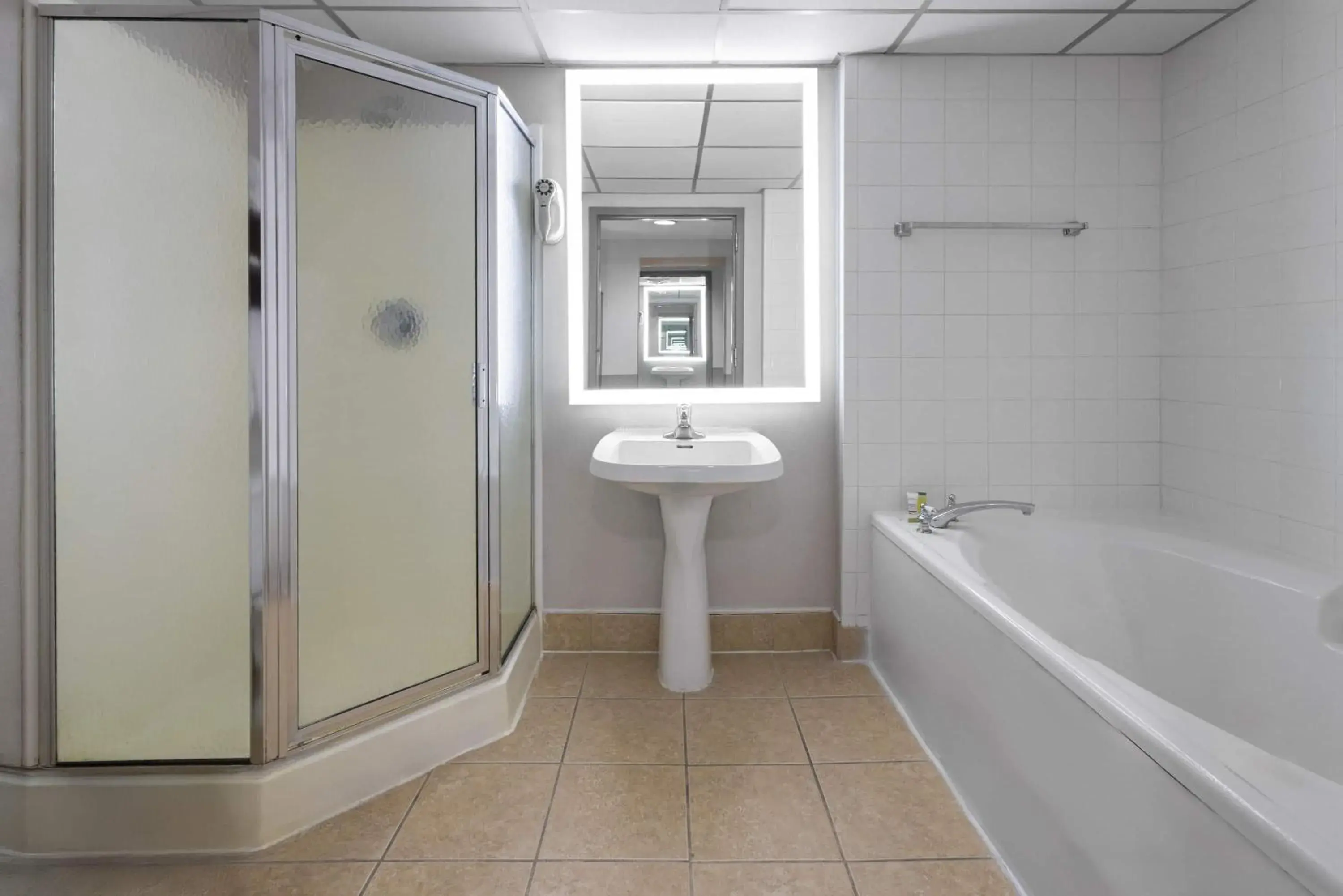 Deluxe King Suite with Jetted Tub - Non-Smoking in Baymont by Wyndham Westampton Deluxe King Suite with Jetted Tub - Non-Smoking in Baymont by Wyndham Westampton