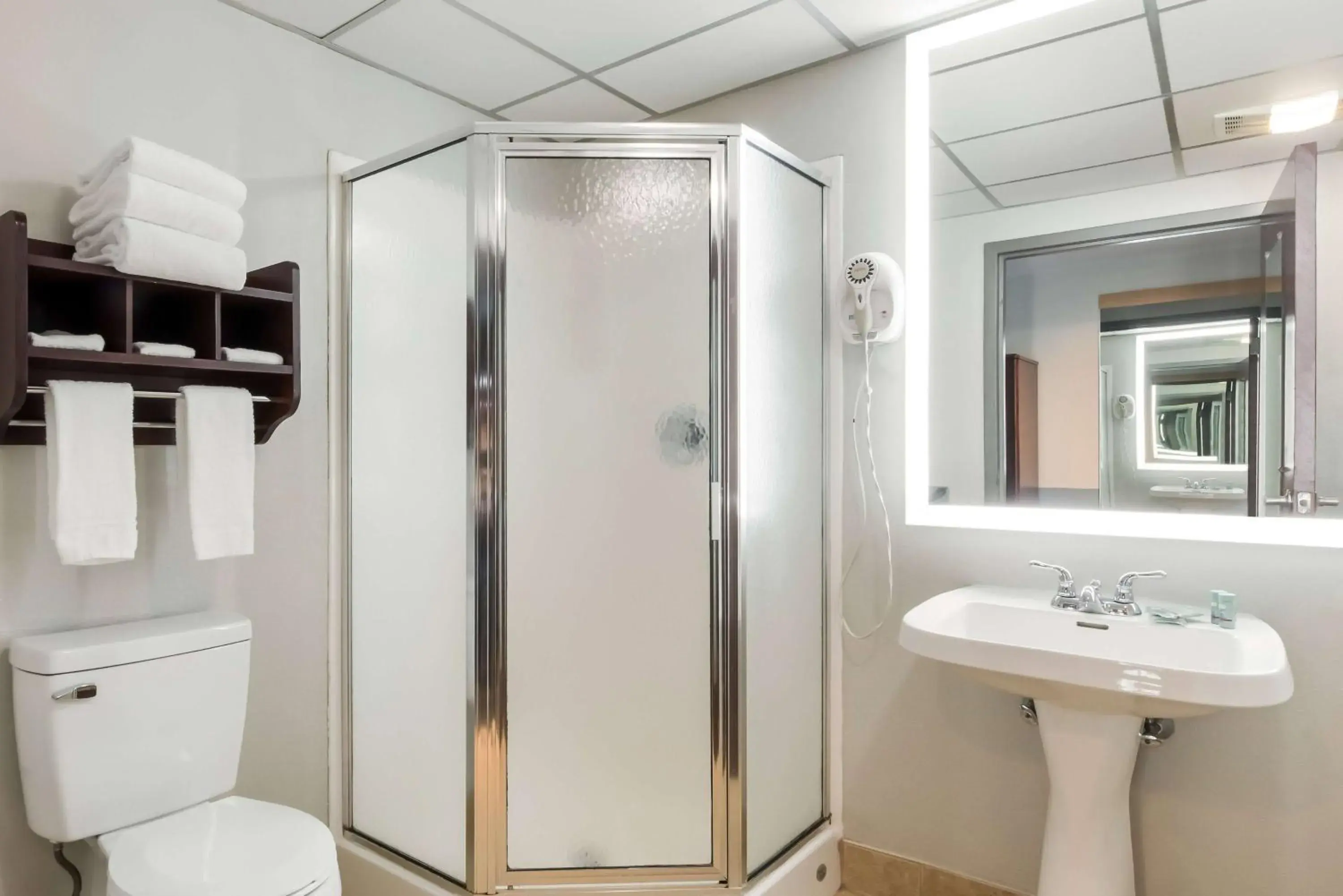 King Suite with Jetted Tub - Non-Smoking in Baymont by Wyndham Westampton King Suite with Jetted Tub - Non-Smoking in Baymont by Wyndham Westampton