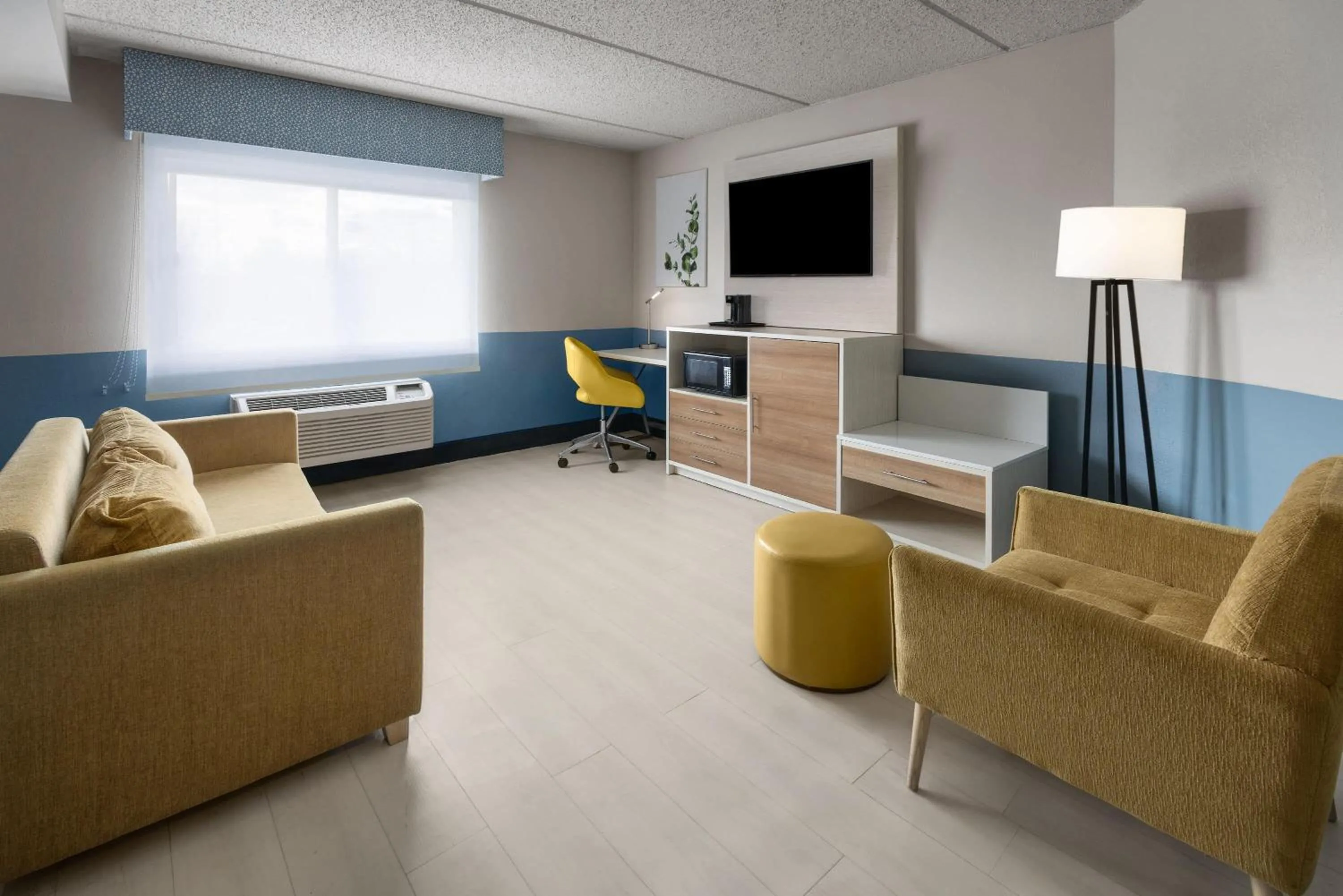 Photo of the whole room in Baymont by Wyndham Westampton