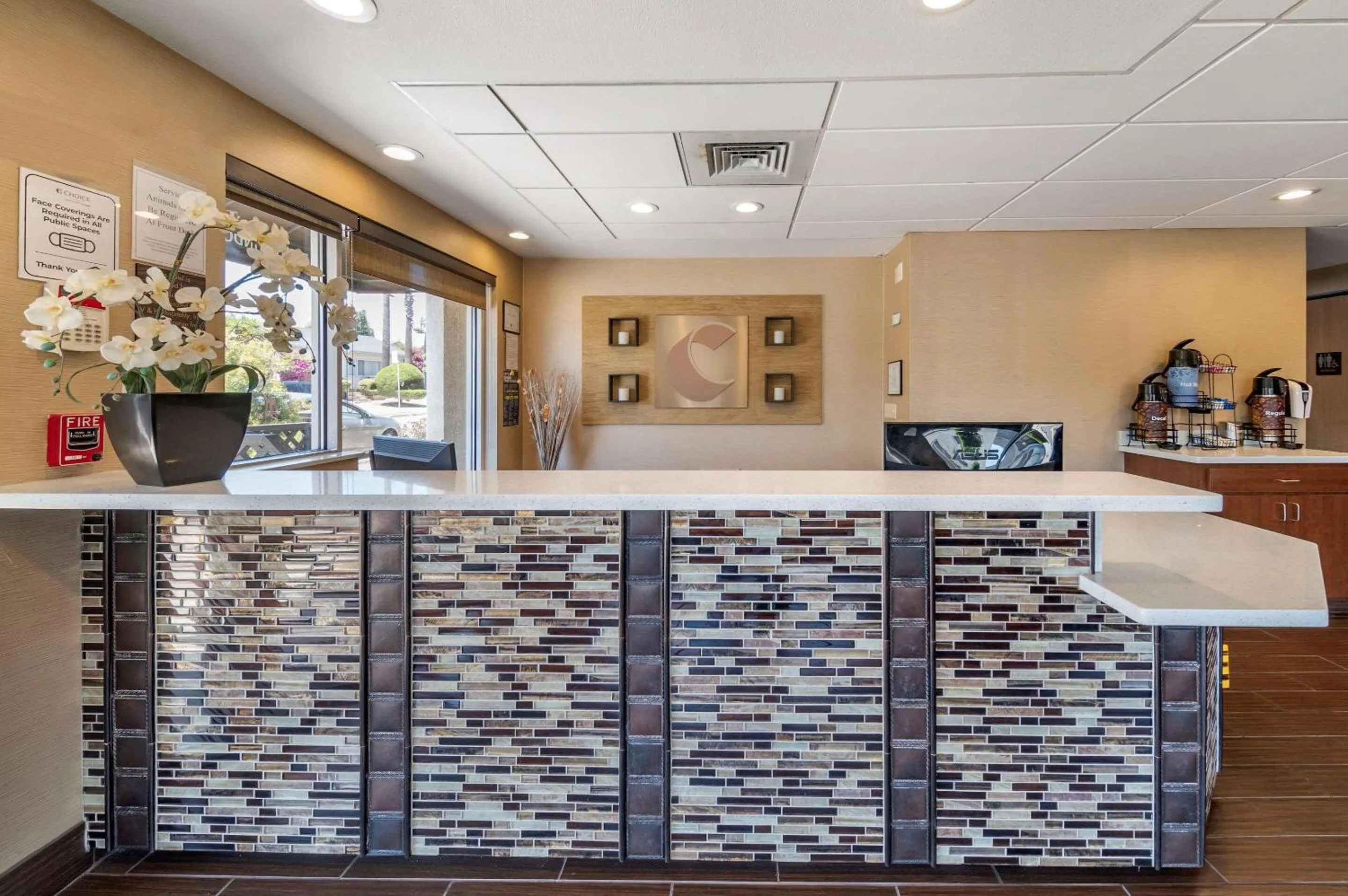 Lobby or reception in THE ATRIUM HOTEL SFO AIRPORT - FREE Shuttle & Breakfast