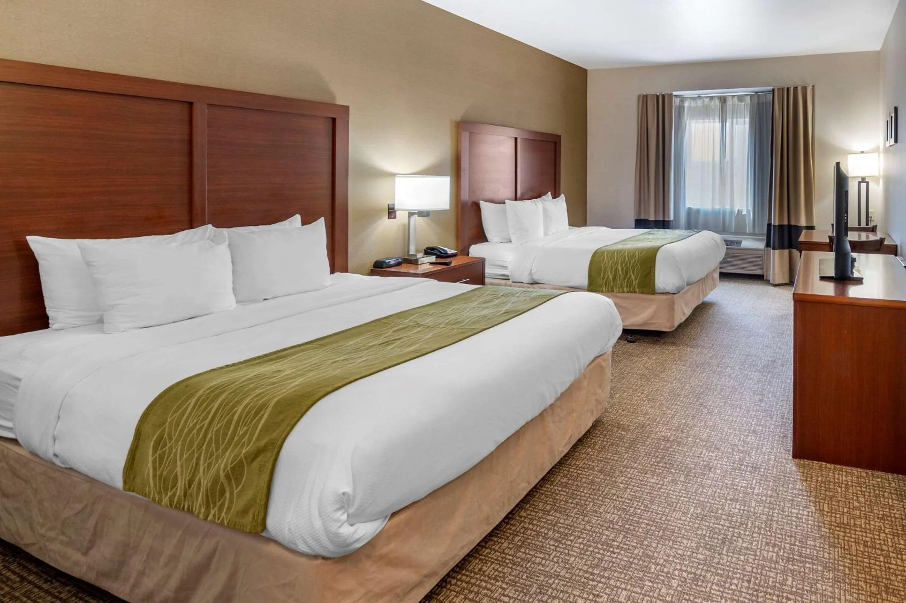 Bed in THE ATRIUM HOTEL SFO AIRPORT - FREE Shuttle & Breakfast