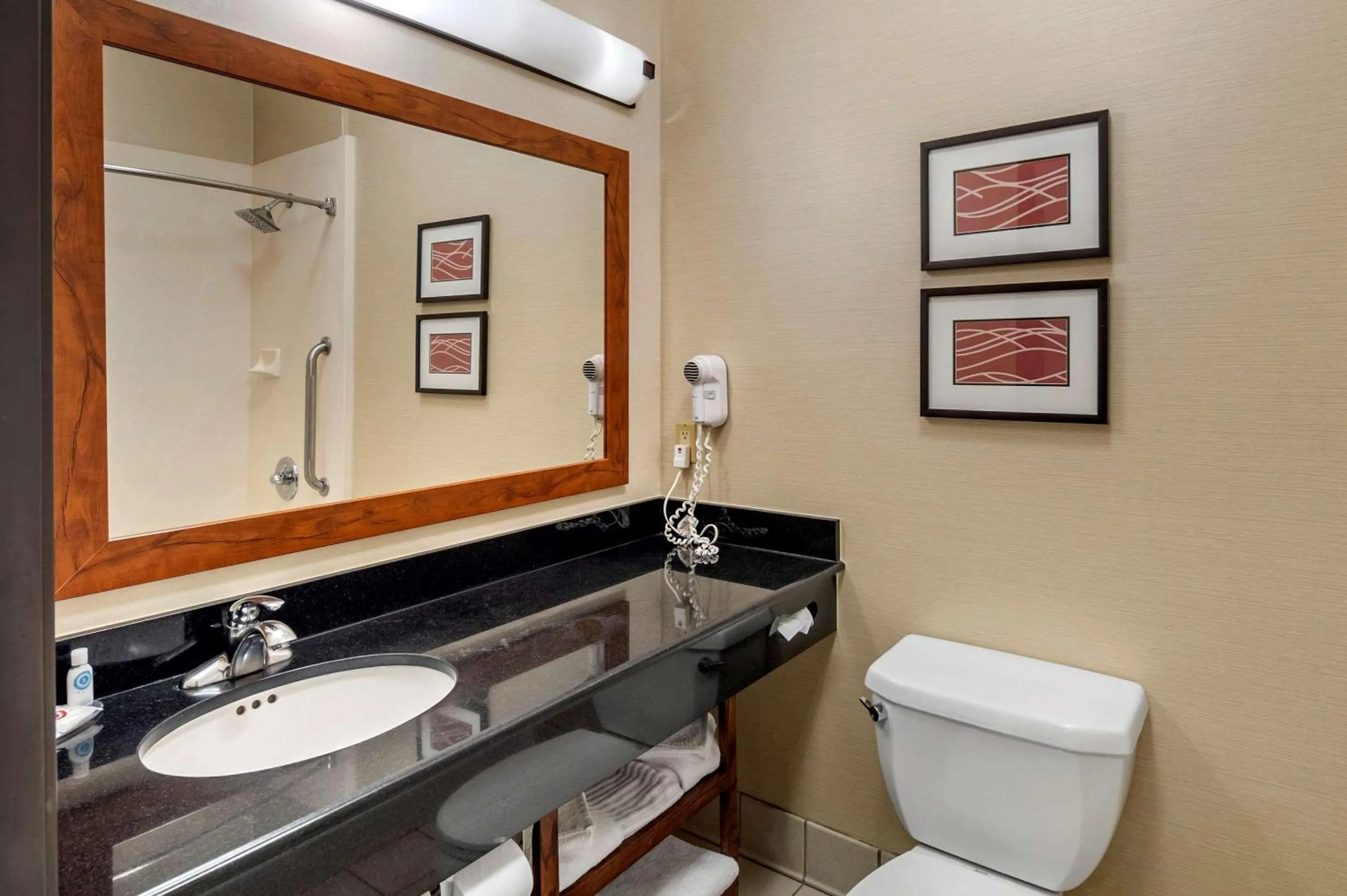 Bathroom in THE ATRIUM HOTEL SFO AIRPORT - FREE Shuttle & Breakfast