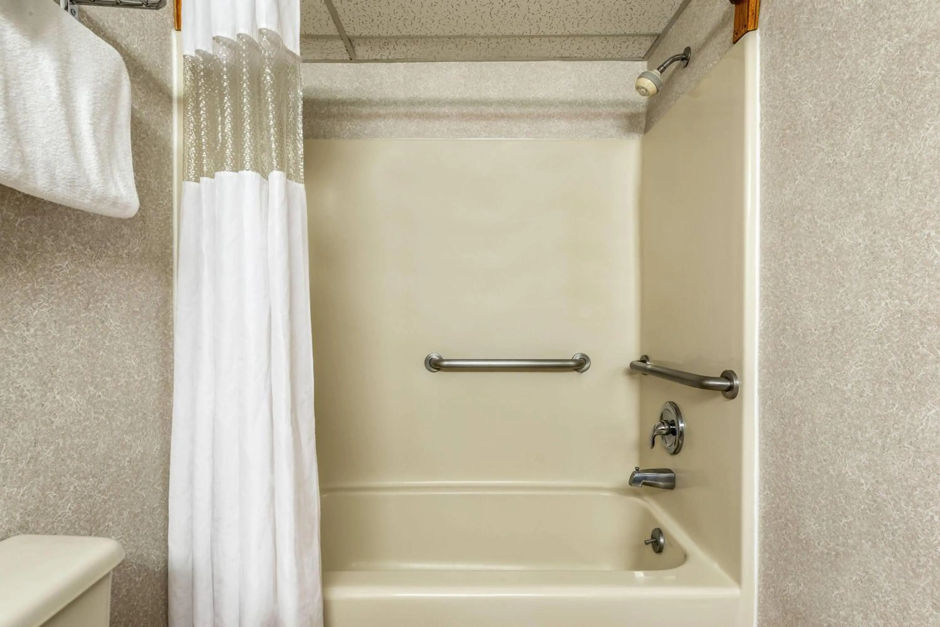 Photo of the whole room in Days Inn by Wyndham Vineland