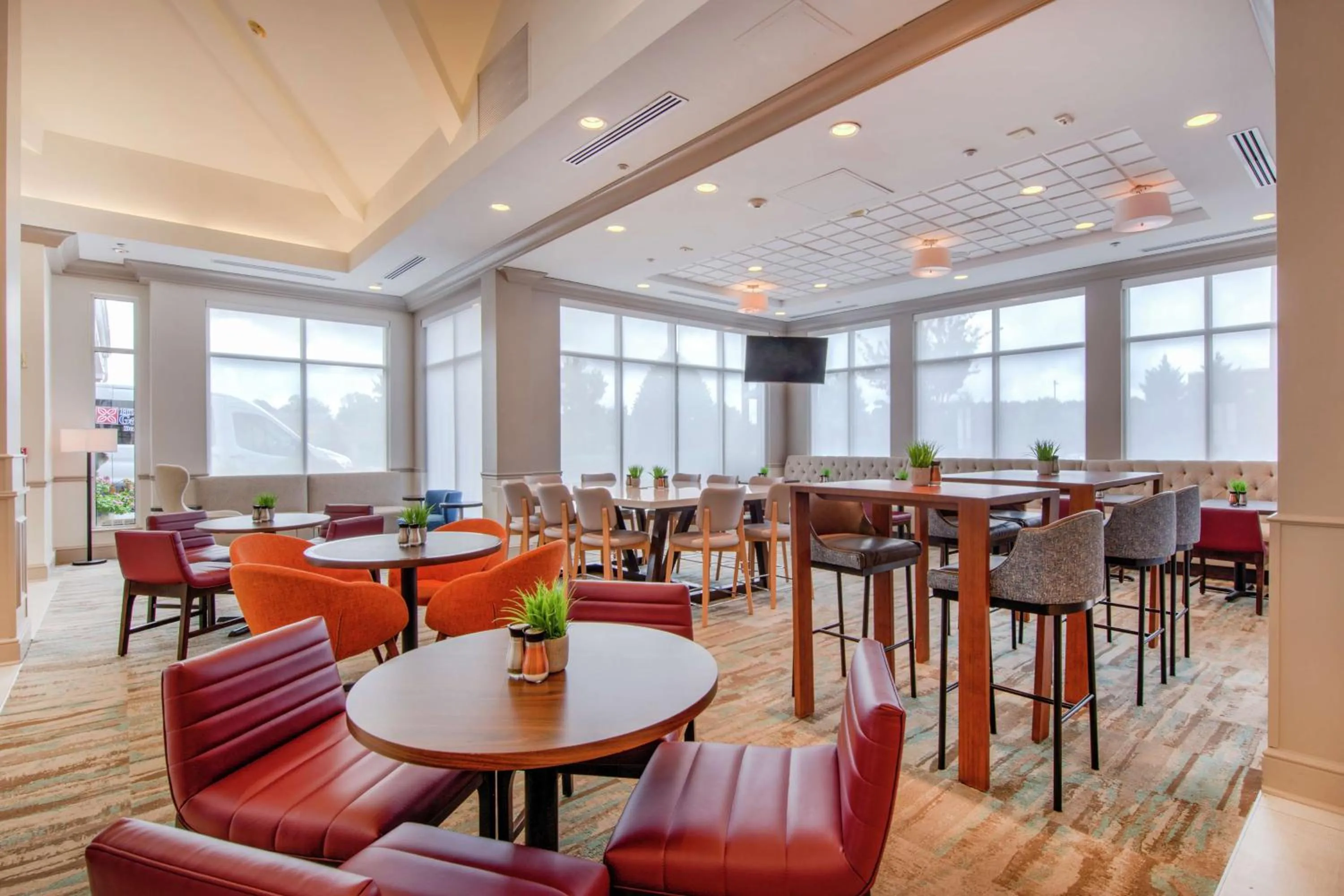 Restaurant/places to eat in Hilton Garden Inn Durham Southpoint