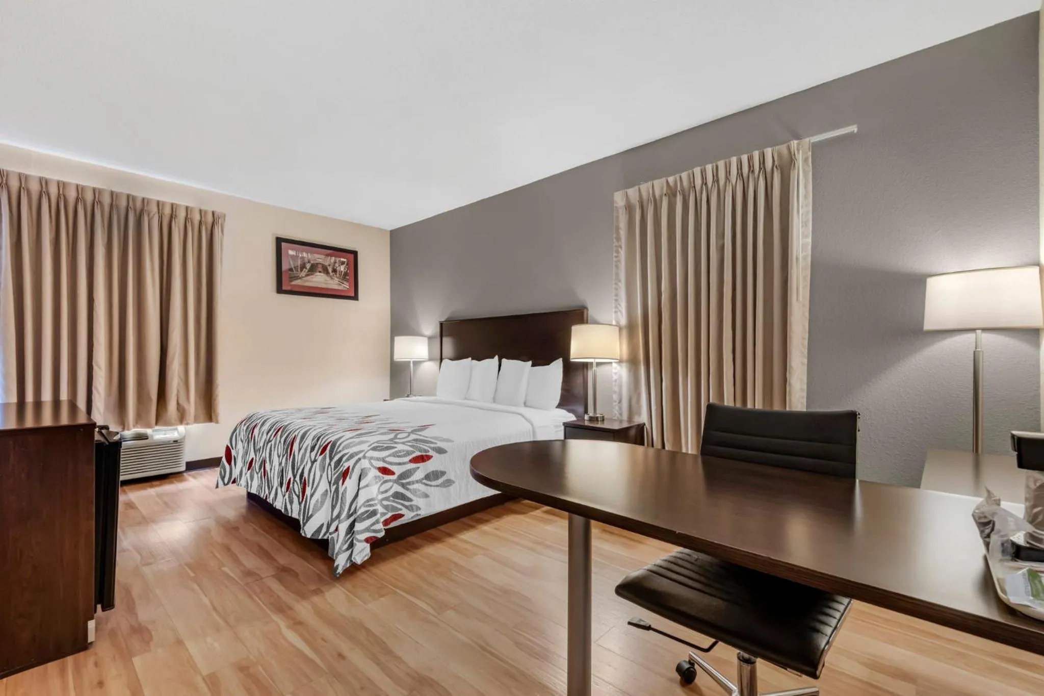 Bedroom, Bed in Red Roof Inn Dumas