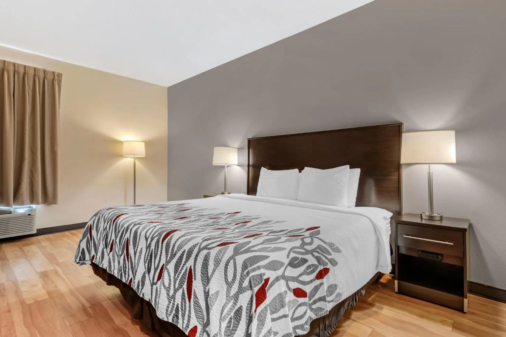 Bedroom, Bed in Red Roof Inn Dumas