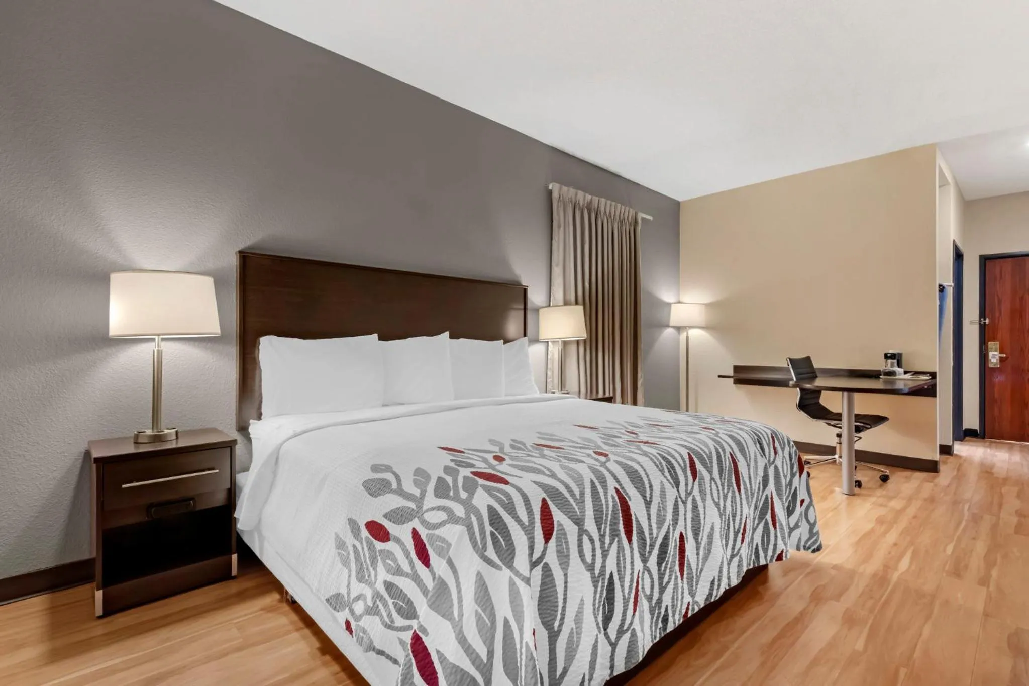 Bedroom, Bed in Red Roof Inn Dumas