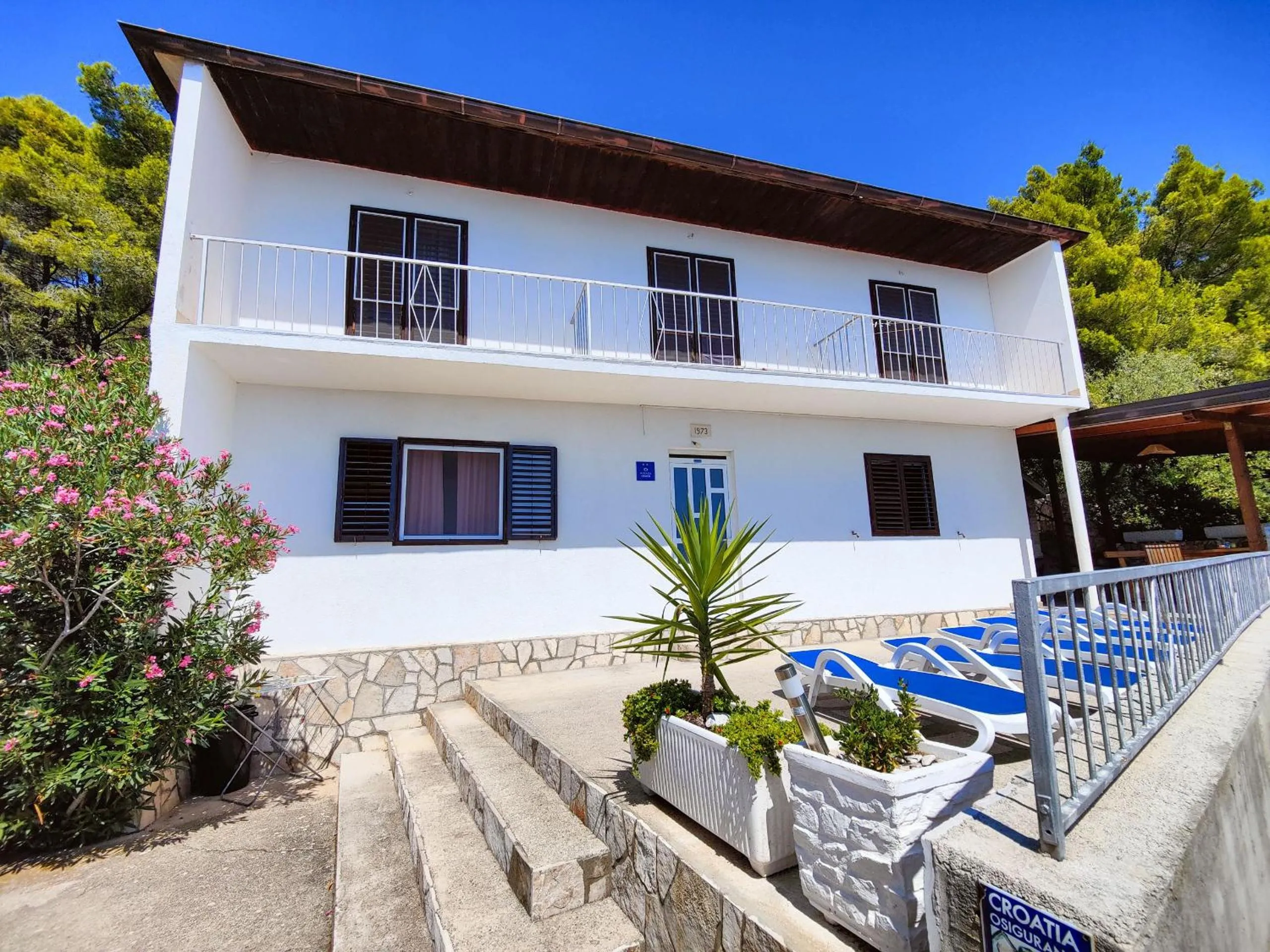 Property building in Robinson Olympos