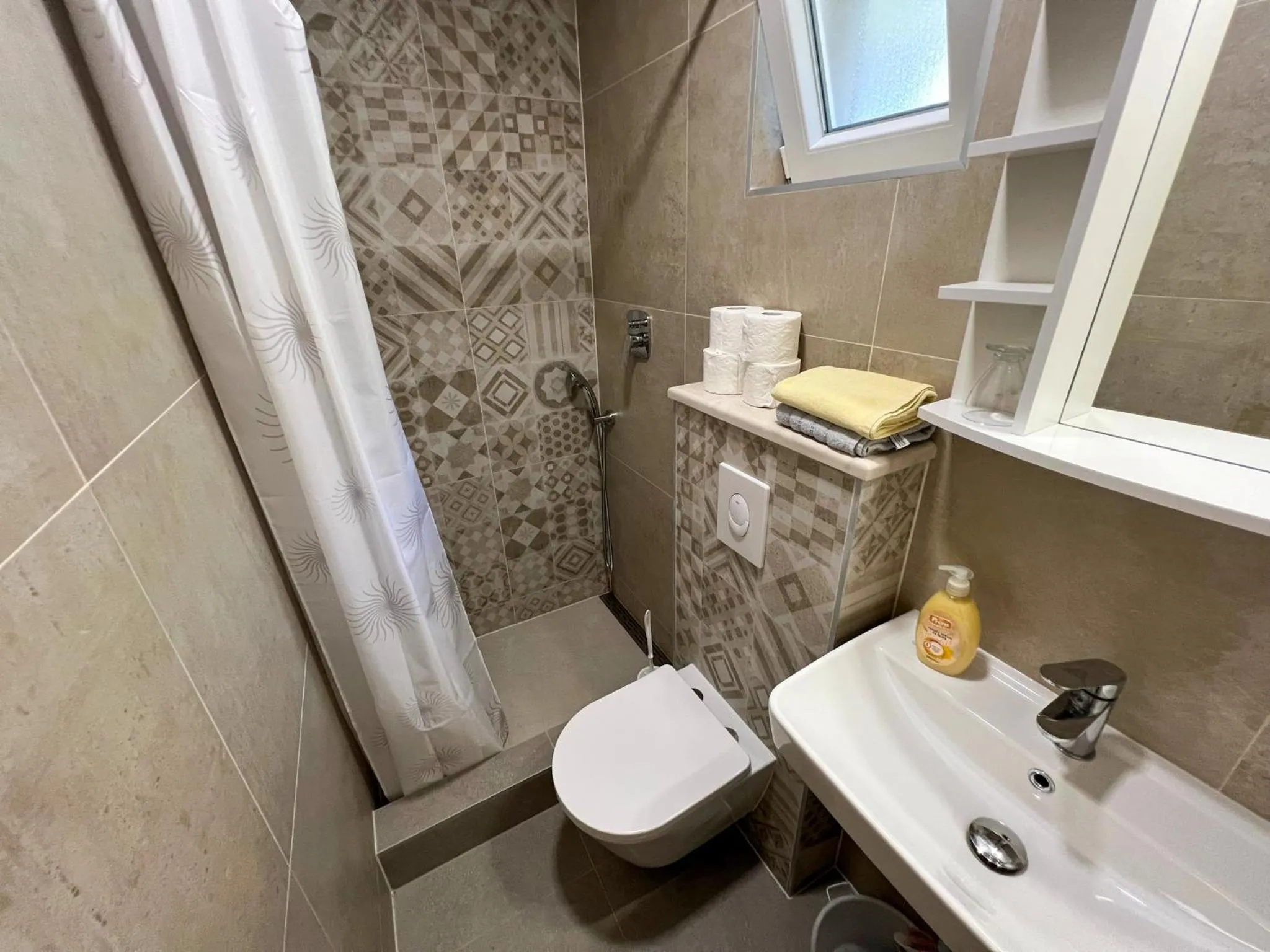 Shower in Robinson Olympos