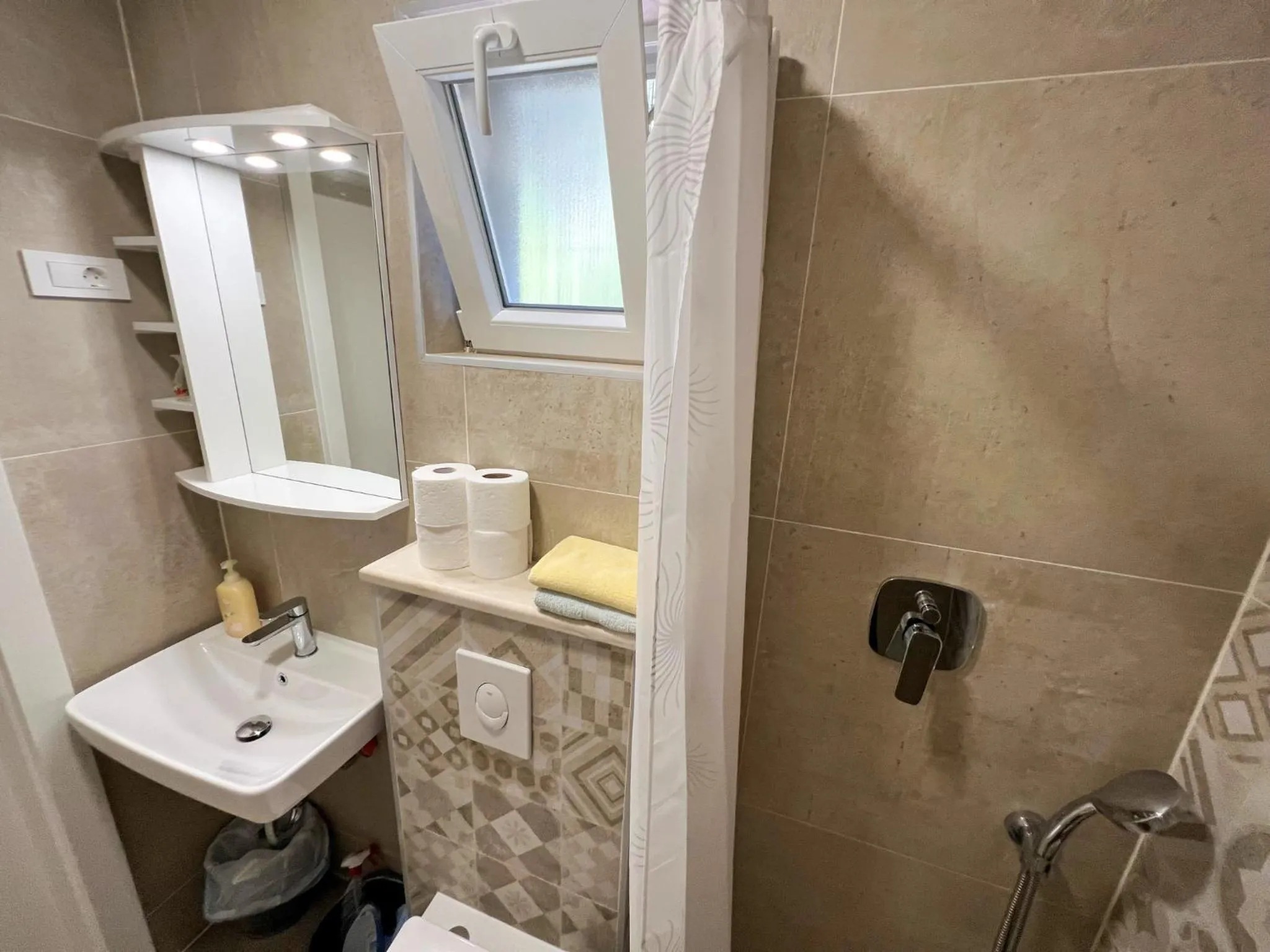 Shower in Robinson Olympos