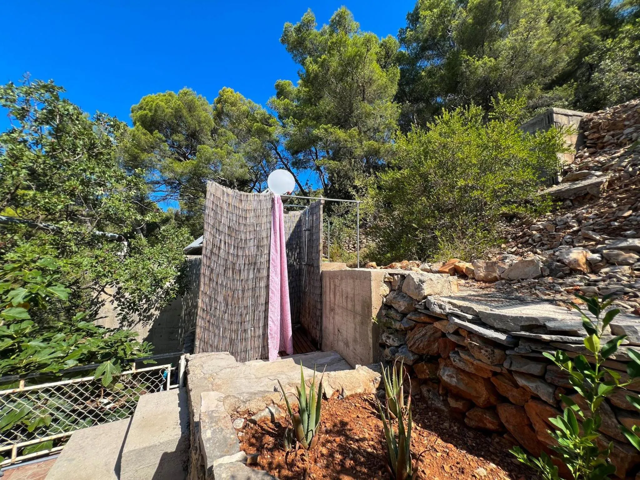 Shower in Robinson Olympos