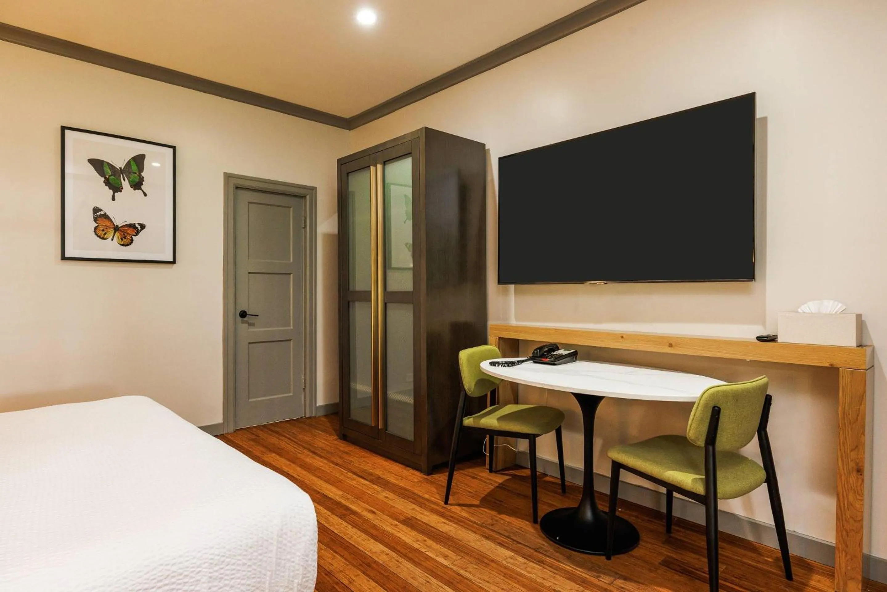 Bedroom, Bed in Inn Marin and Suites, an Ascend Collection Hotel