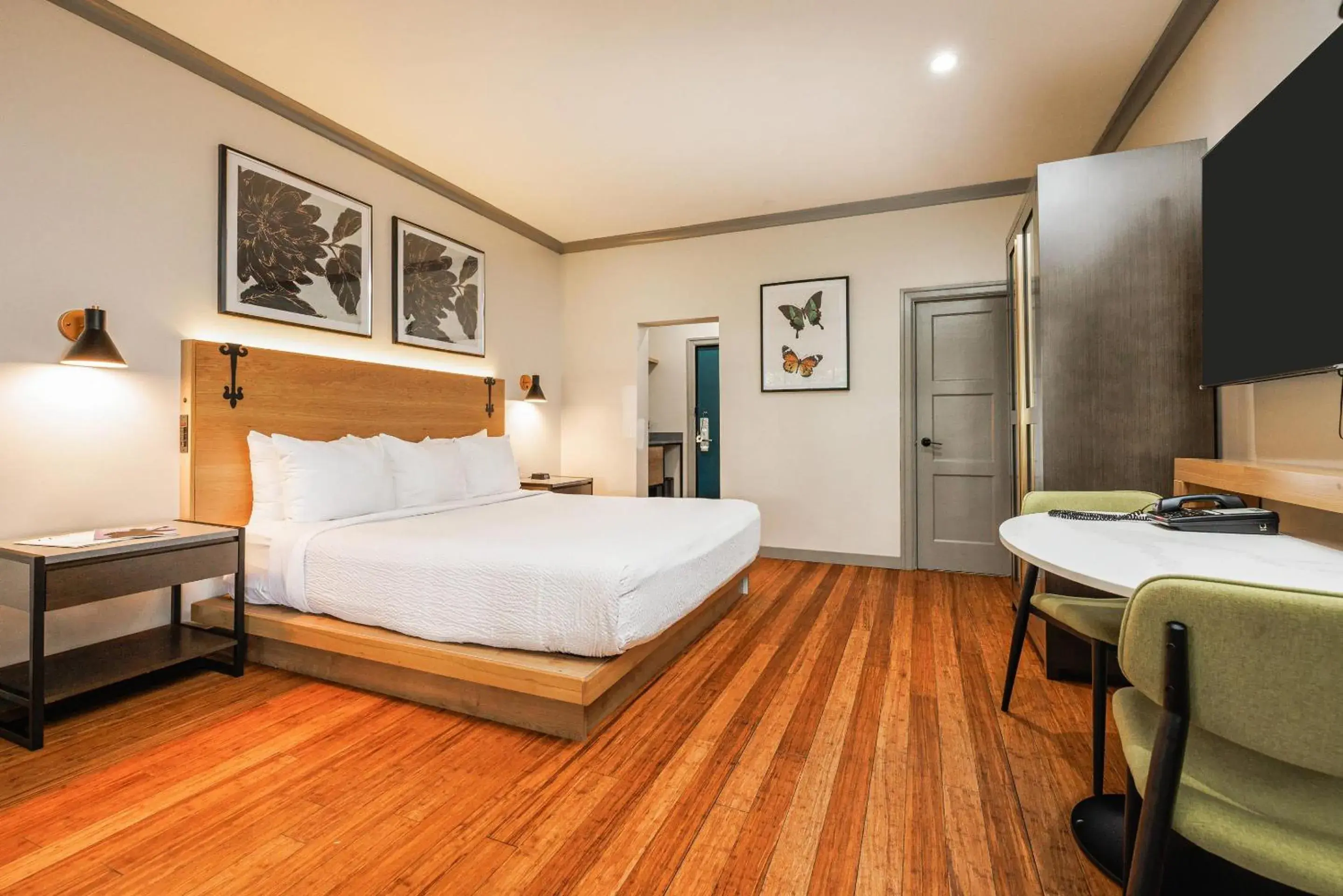 King Room with Garden View - Non-Smoking in Inn Marin and Suites, an Ascend Collection Hotel King Room with Garden View - Non-Smoking in Inn Marin and Suites, an Ascend Collection Hotel