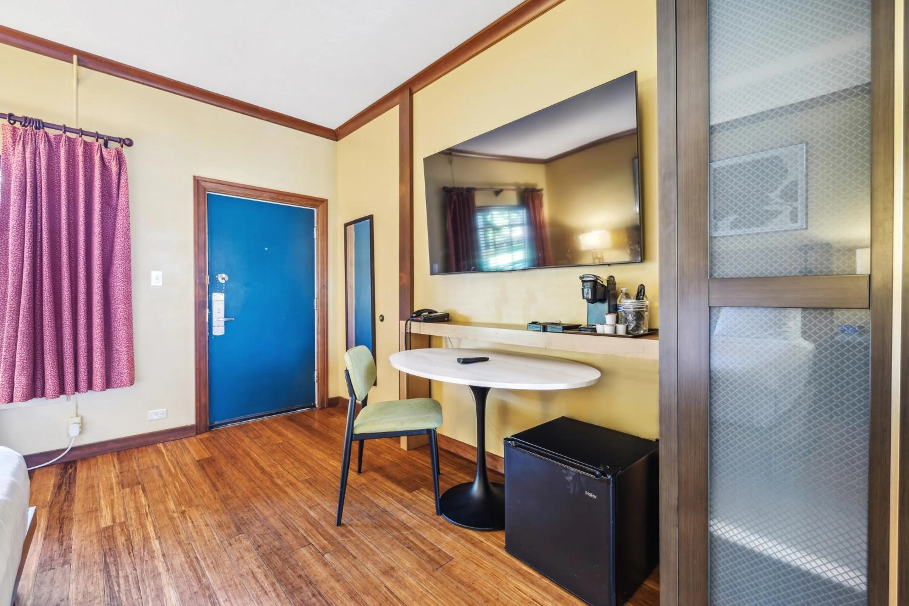 TV and multimedia in Inn Marin and Suites, an Ascend Collection Hotel