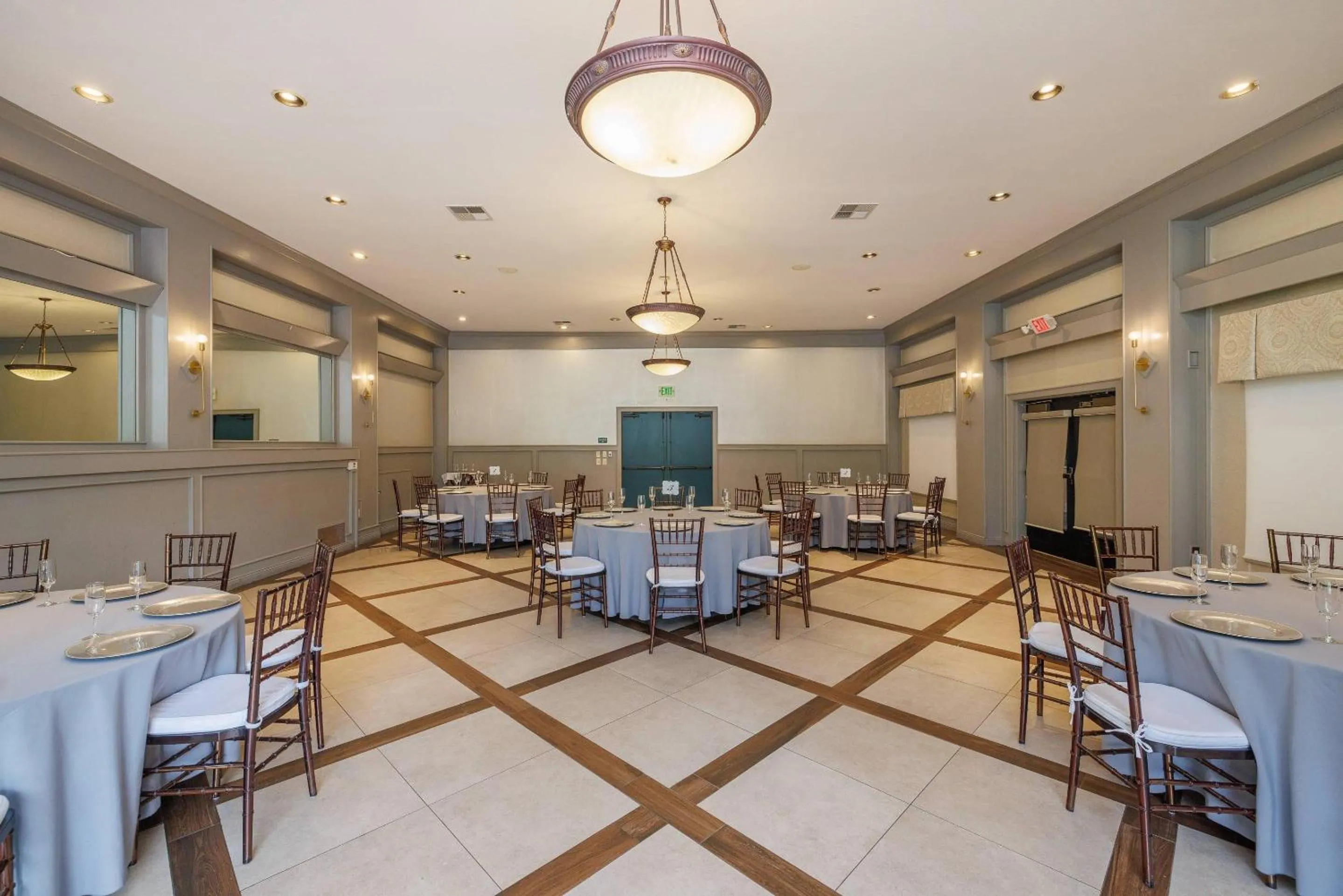 Meeting/conference room in Inn Marin and Suites, an Ascend Collection Hotel