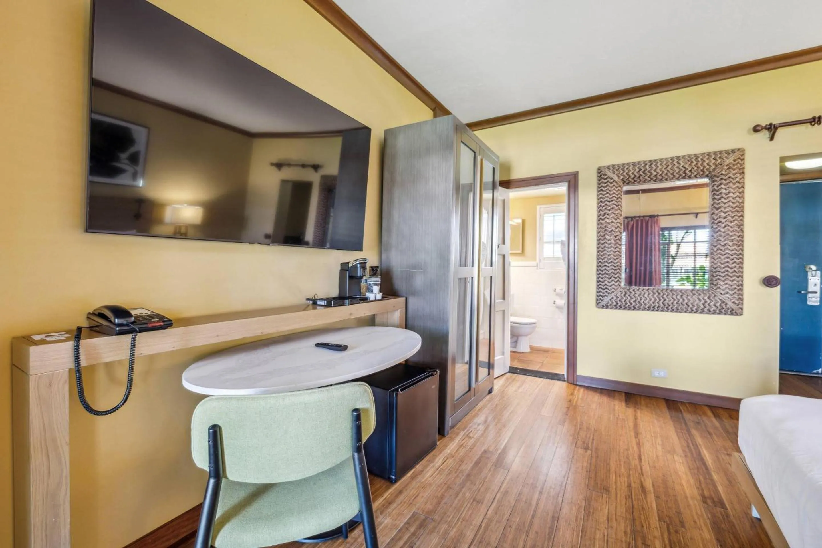 Bedroom, Bed in Inn Marin and Suites, an Ascend Collection Hotel