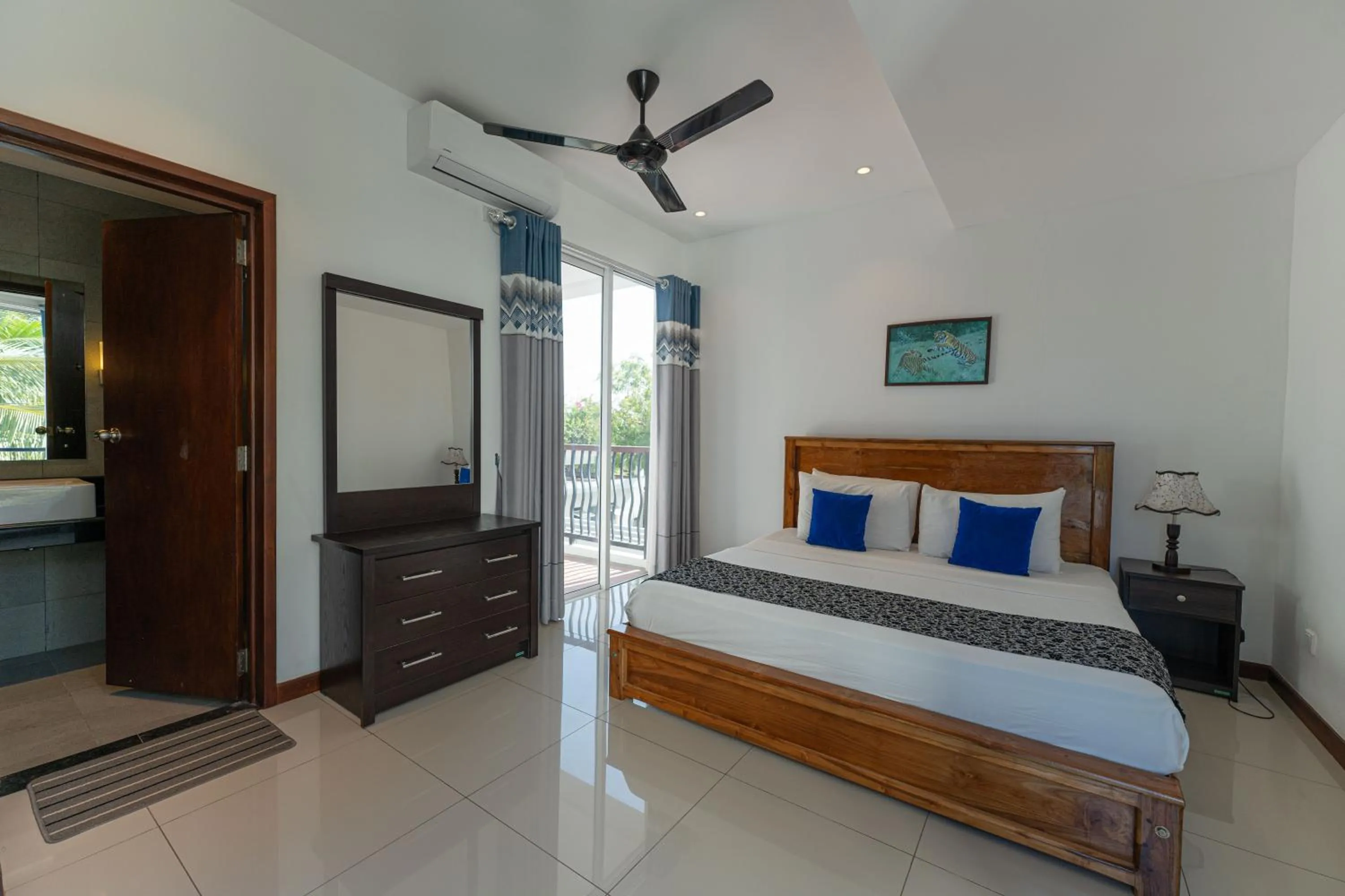 One-Bedroom Suite - single occupancy in Oceanfront Condominium - Nilaveli