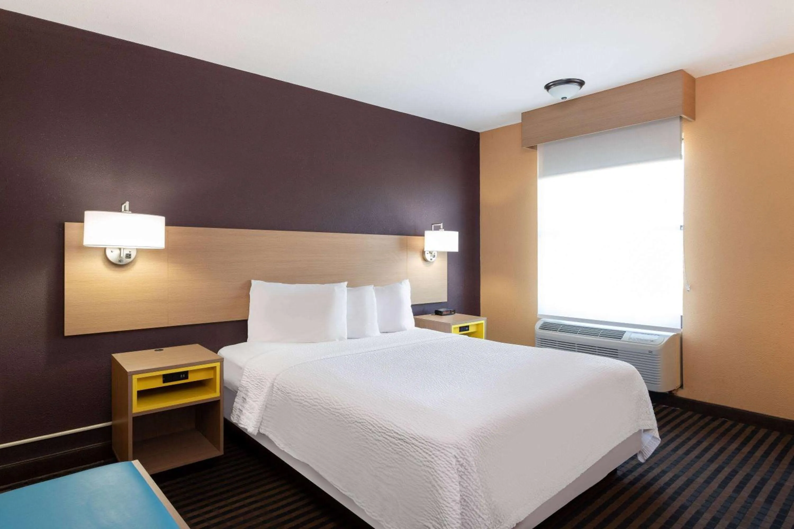 Photo of the whole room, Bed in Days Inn by Wyndham Anderson IN