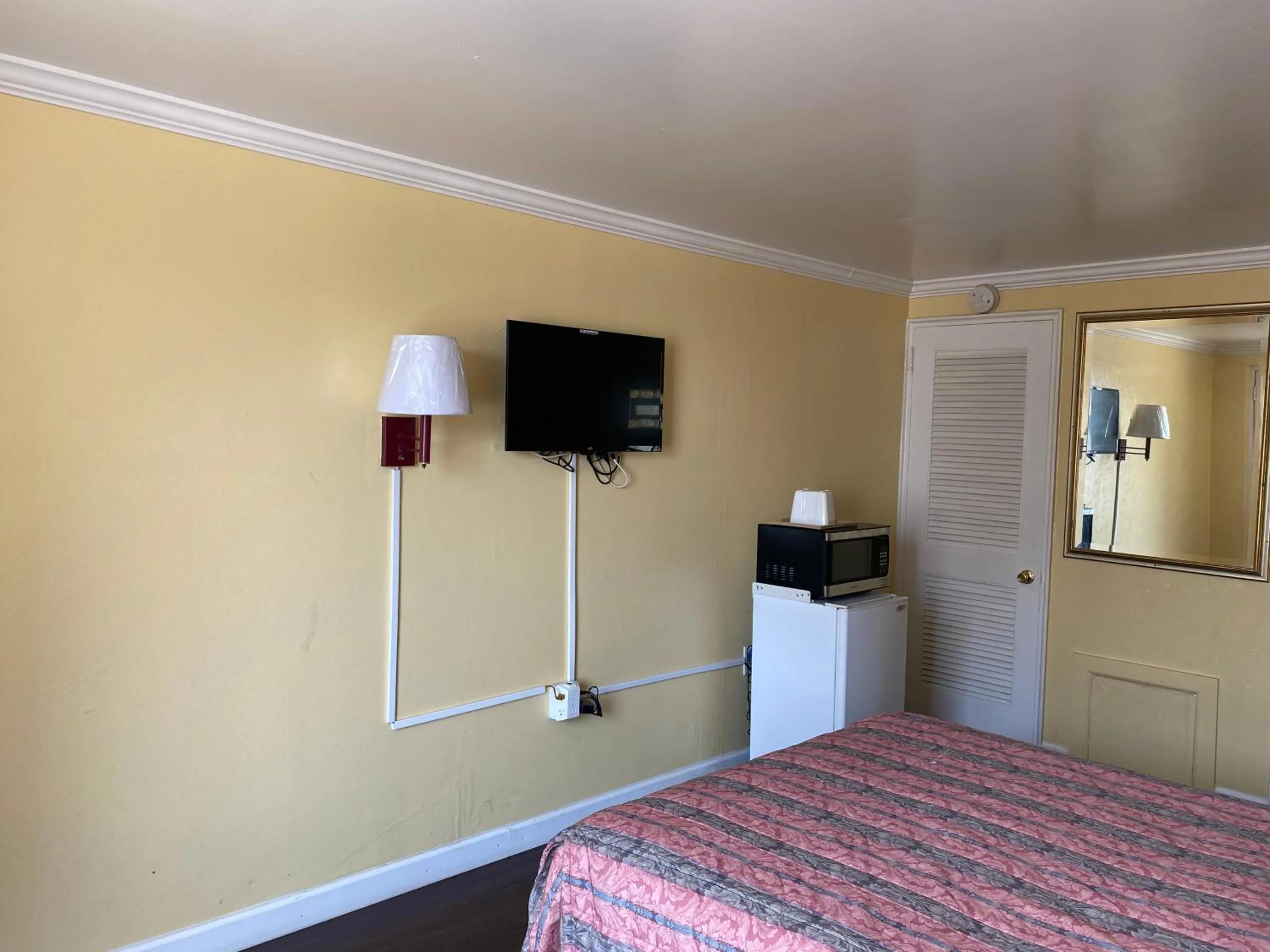 Bed in Downbeach Inn