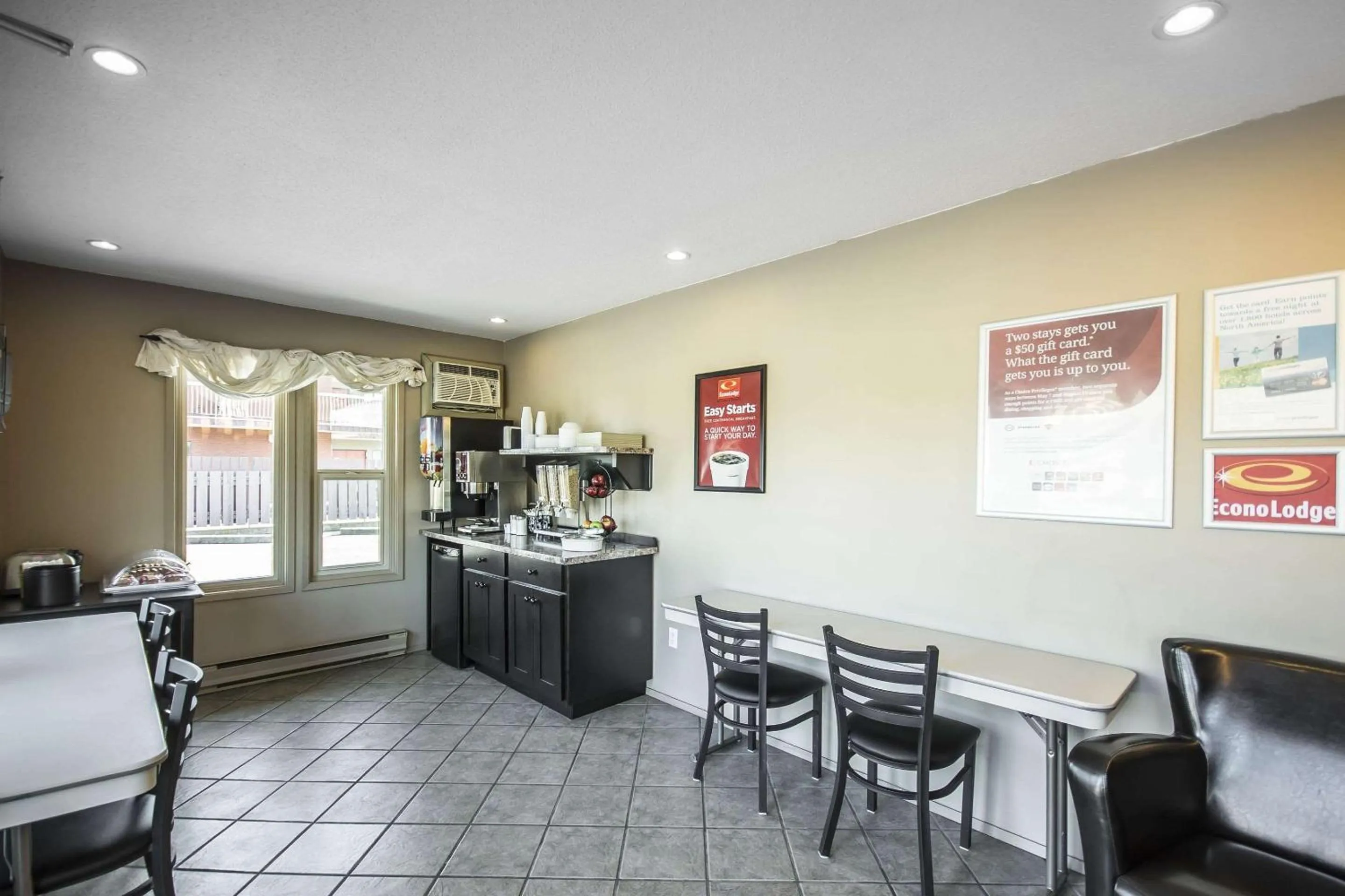 Restaurant/places to eat in Econo Lodge