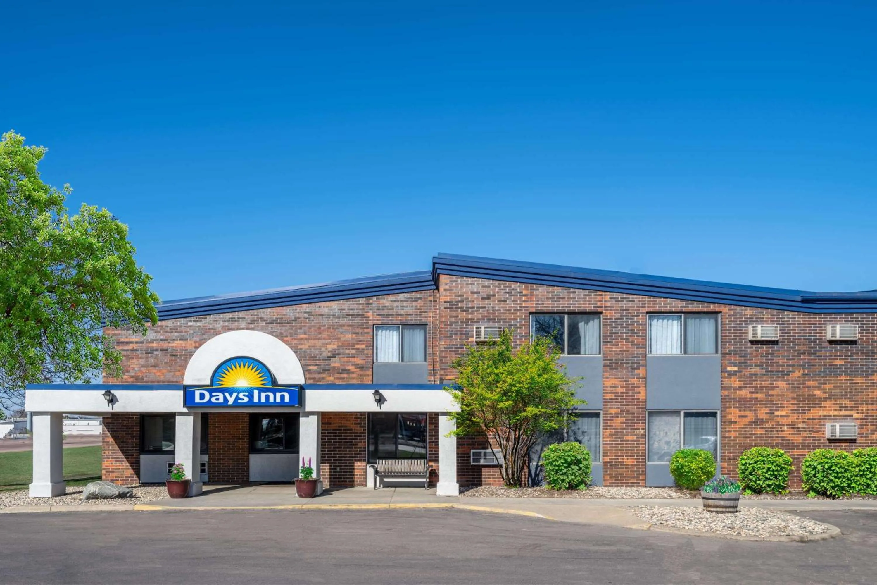 Property building in Days Inn by Wyndham Sioux Falls Airport