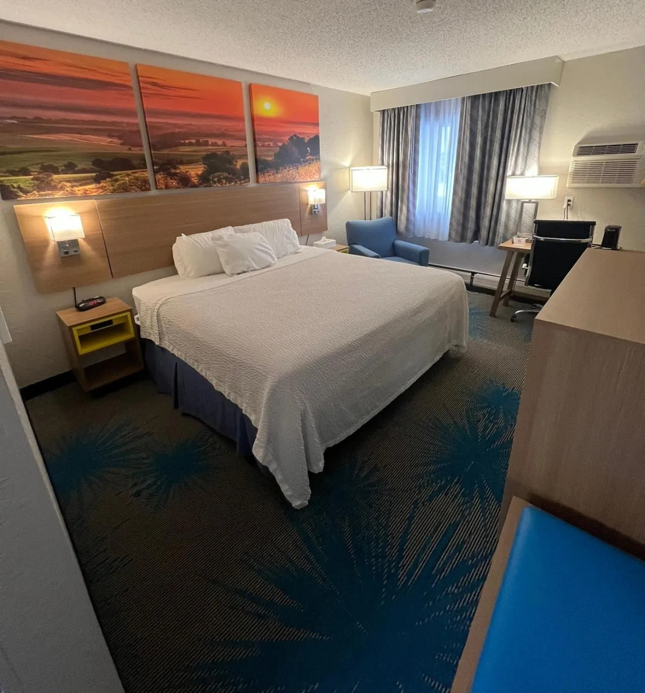Bedroom, Bed in Days Inn by Wyndham Sioux Falls Airport