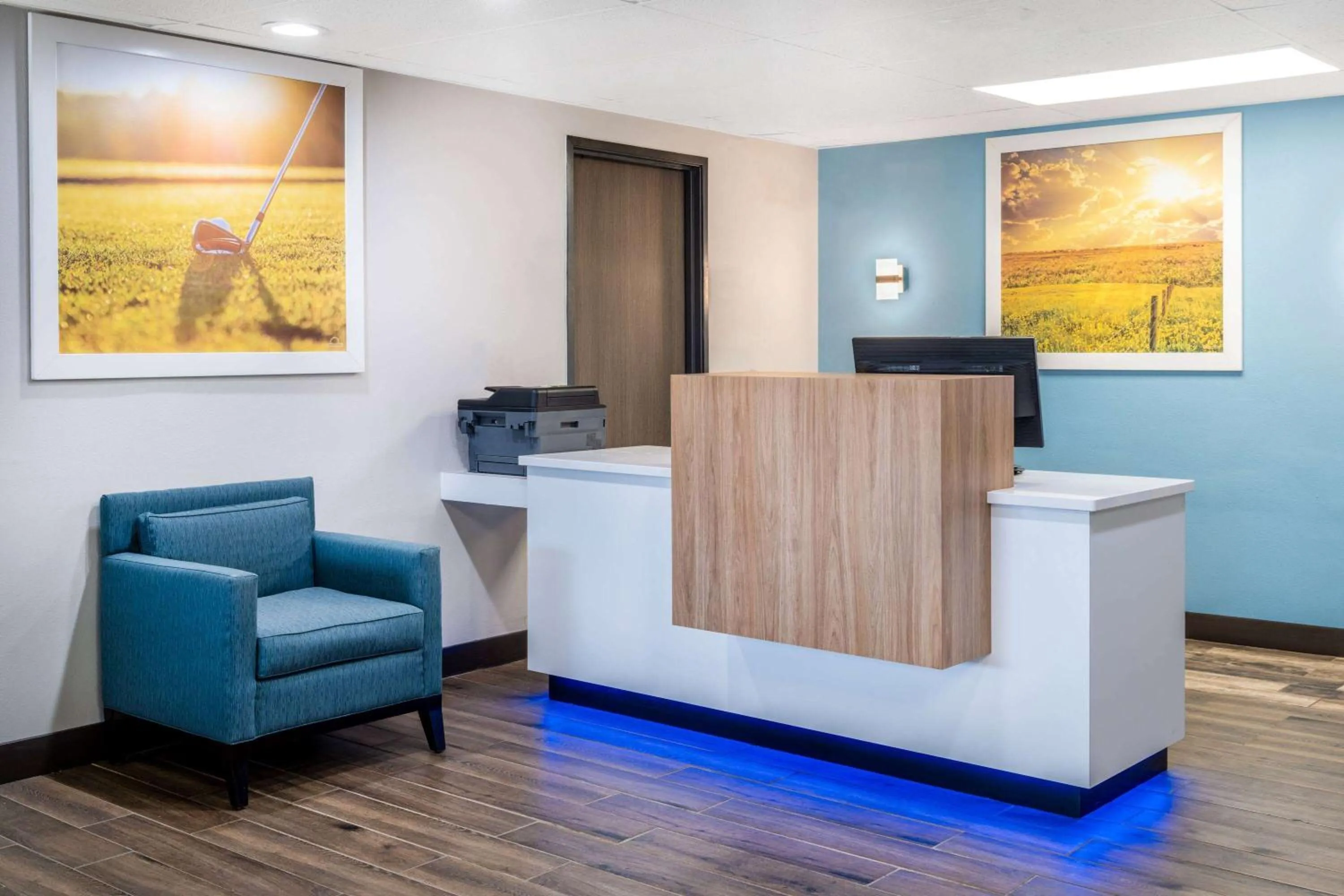 Lobby or reception in Days Inn by Wyndham Sioux Falls Airport