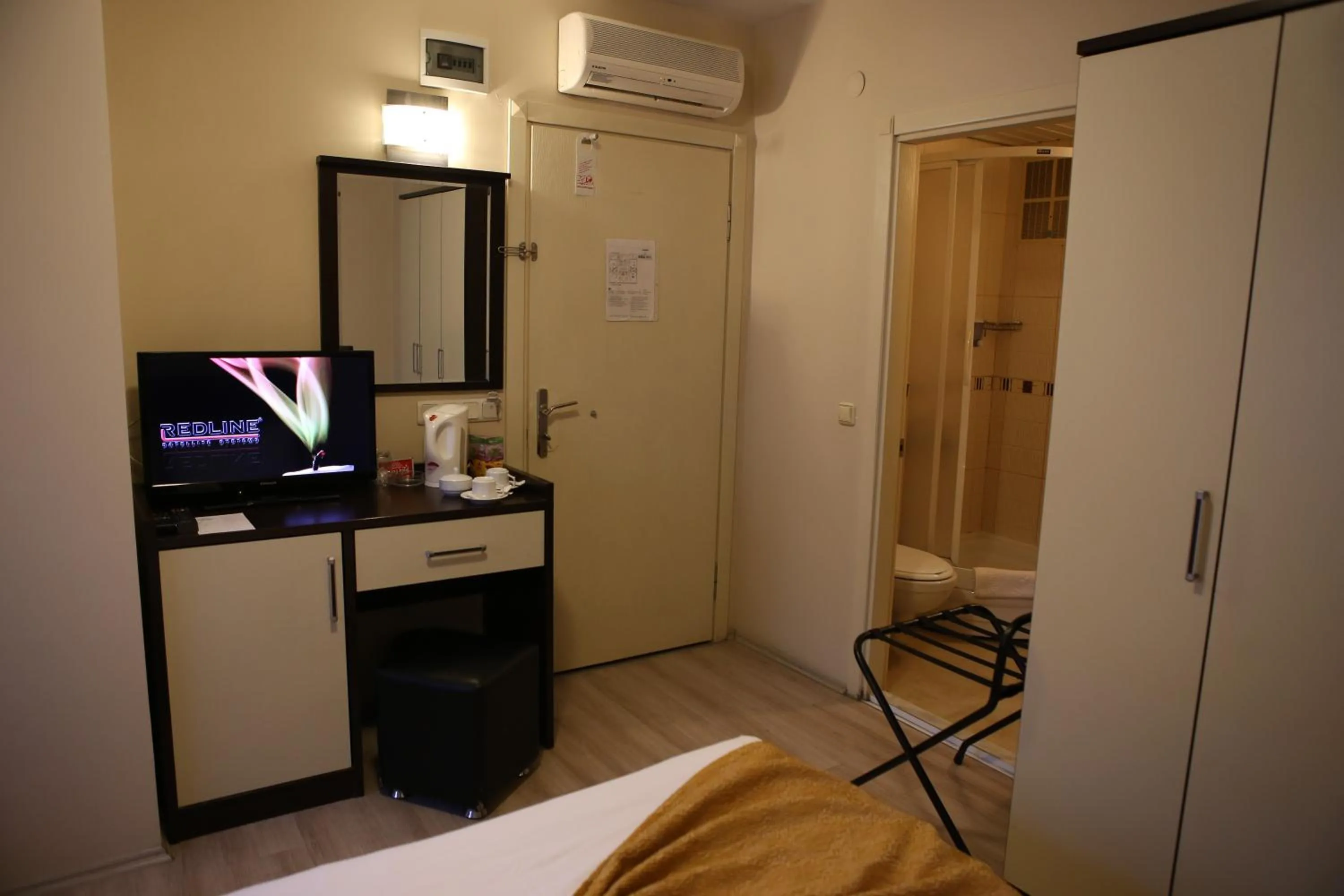 Bed in Canakkale Bogaz Hotel