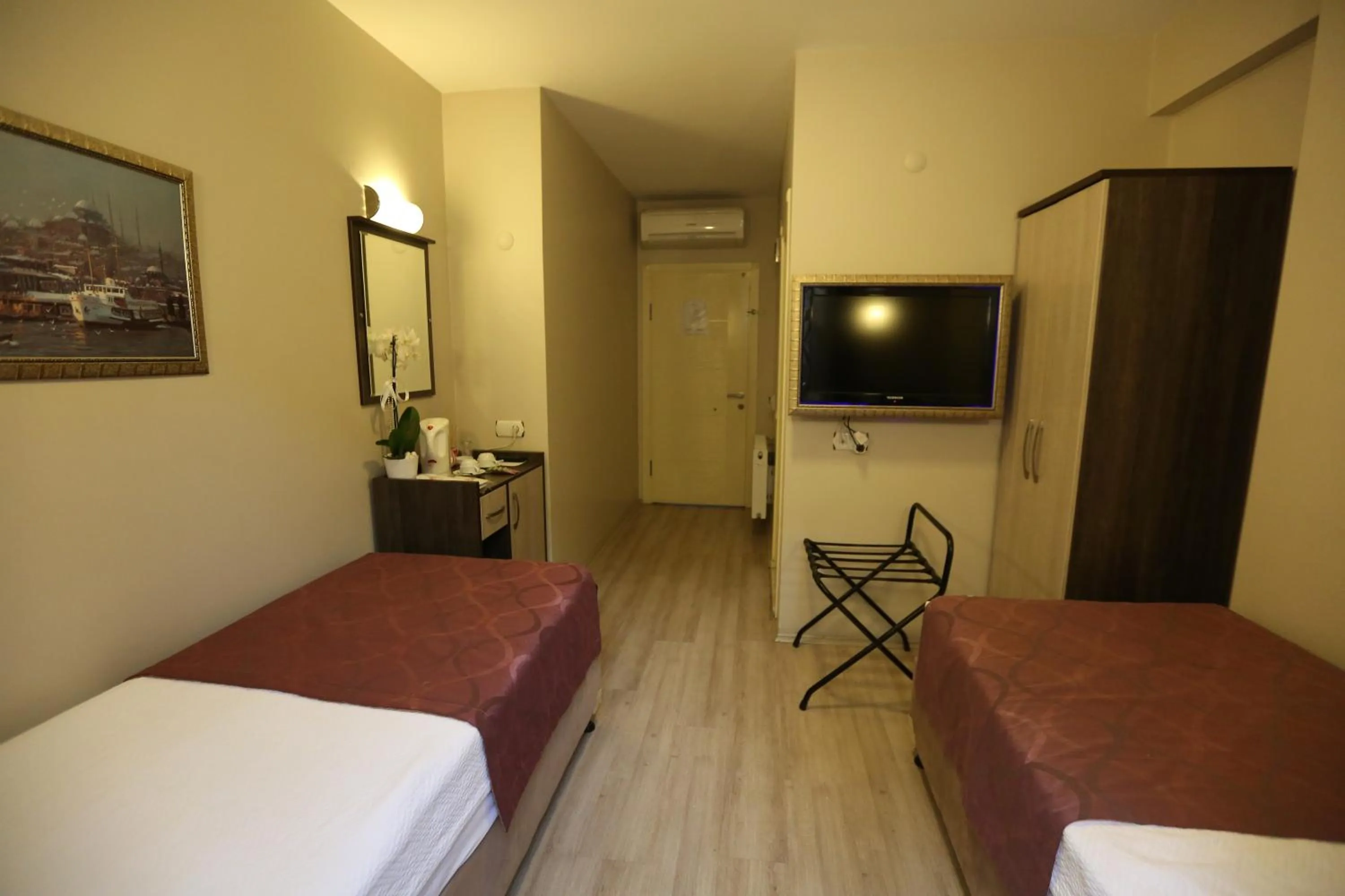 Bed in Canakkale Bogaz Hotel