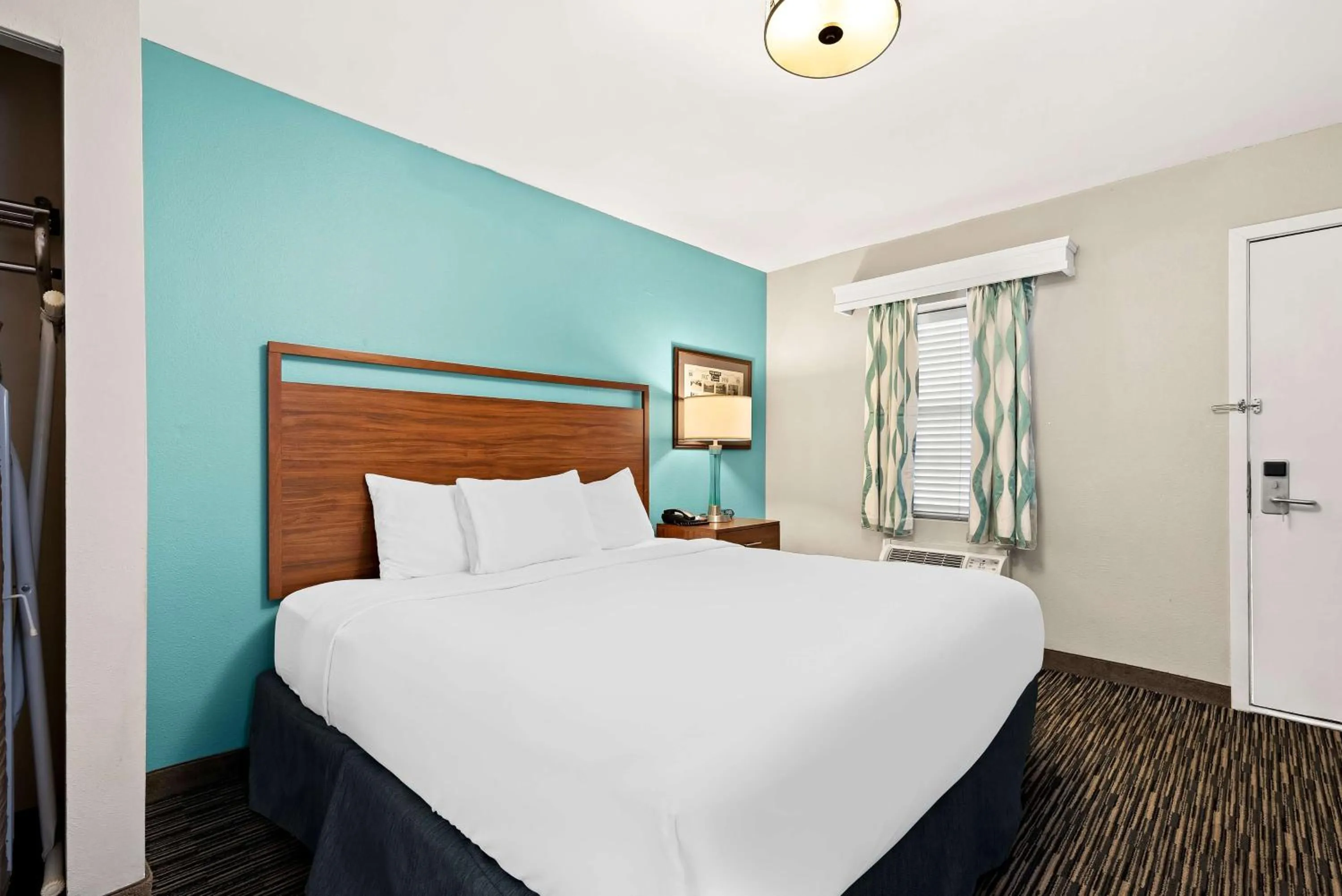 Bedroom, Bed in Best Western Route 66 Rail Haven