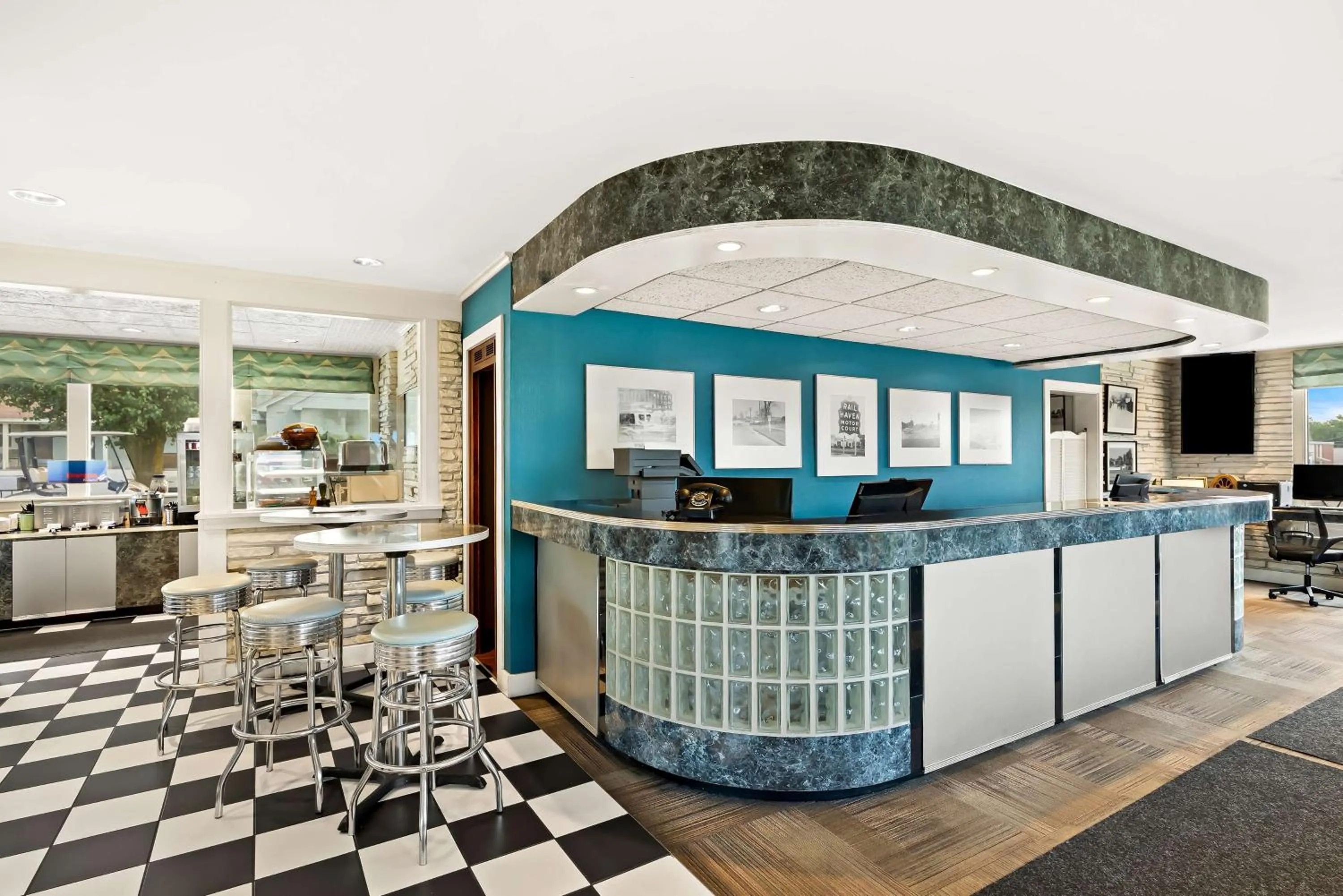 Lobby or reception in Best Western Route 66 Rail Haven