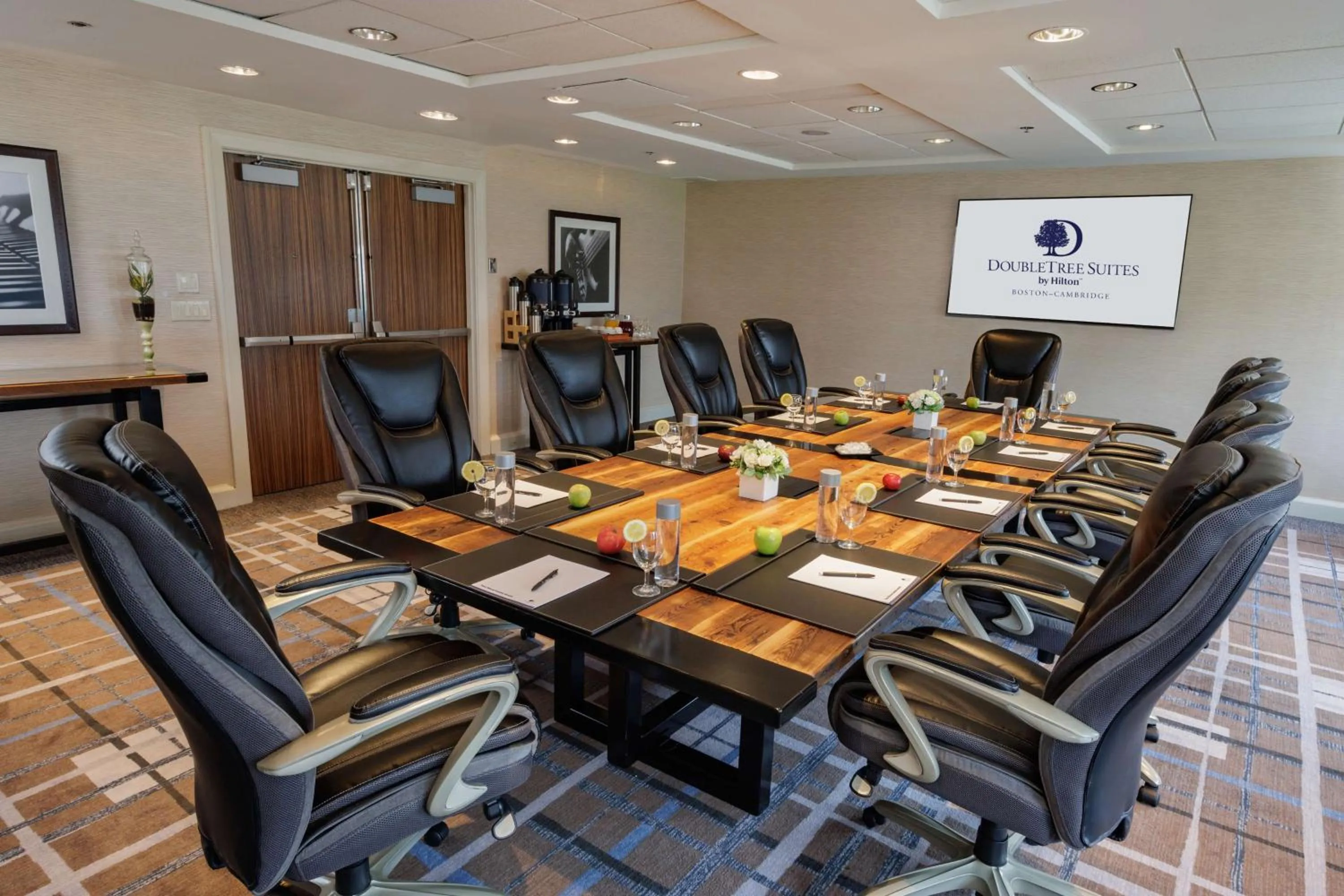 Meeting/conference room in DoubleTree Suites by Hilton Hotel Boston - Cambridge