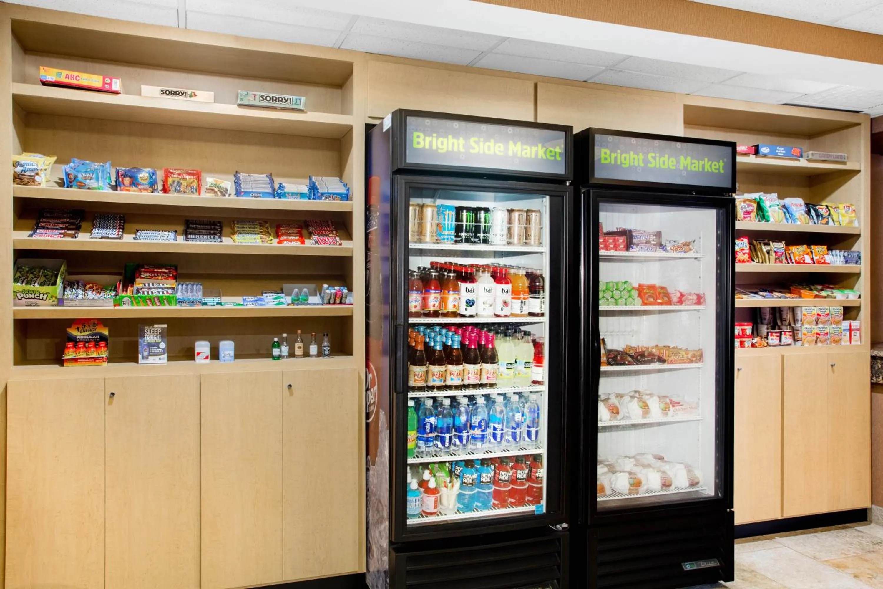 On-site shops in La Quinta by Wyndham Springfield South