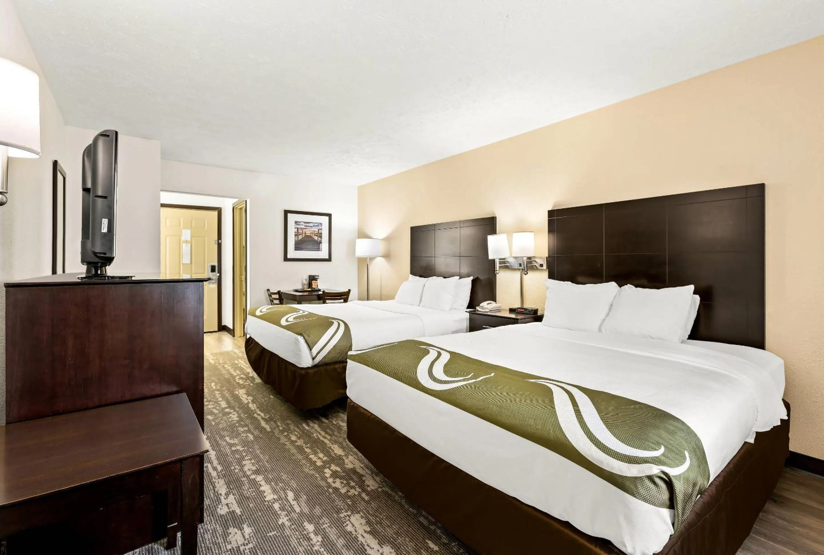 Bedroom, Bed in Quality Inn Traverse City